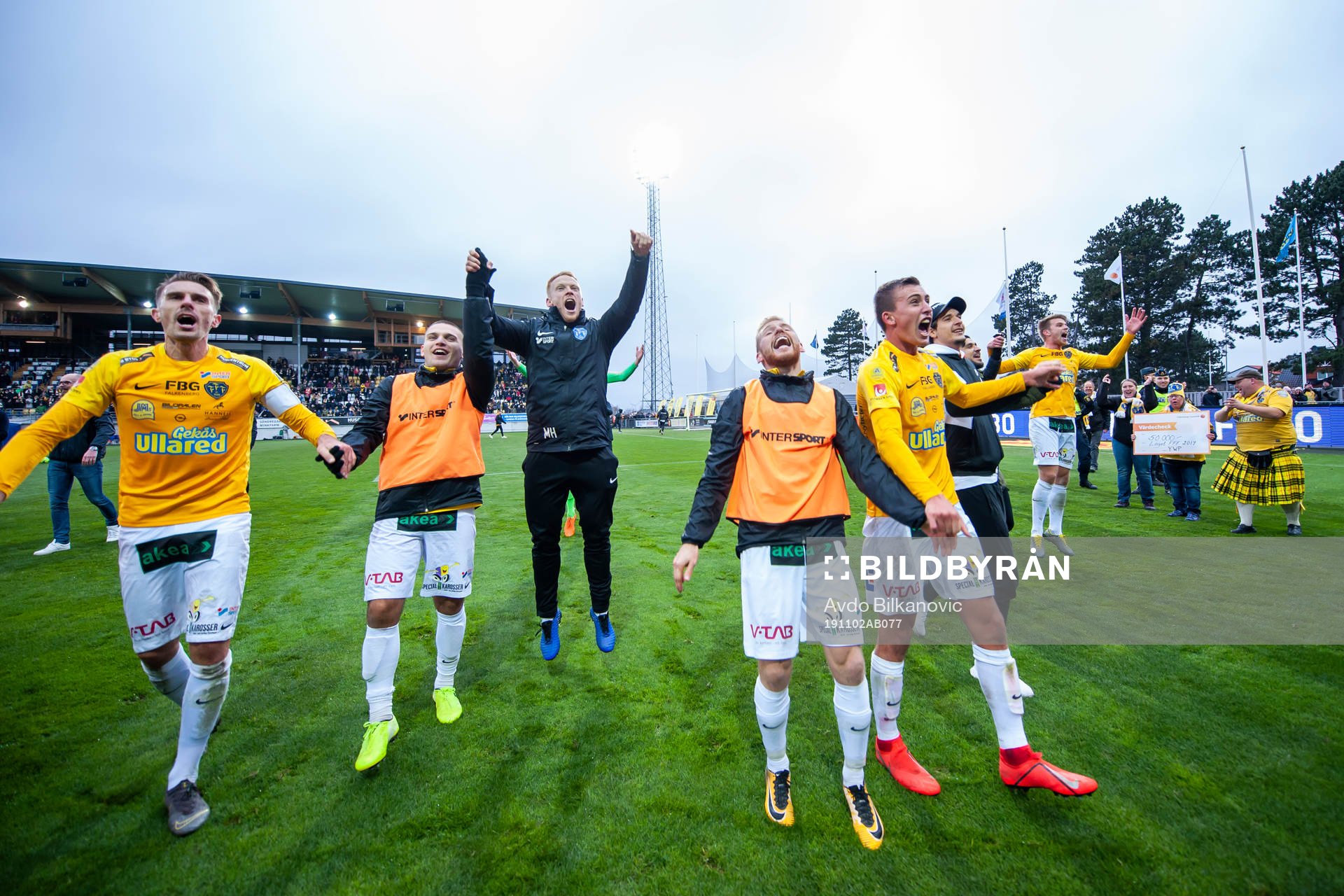 Falkenbergs spelare jublar