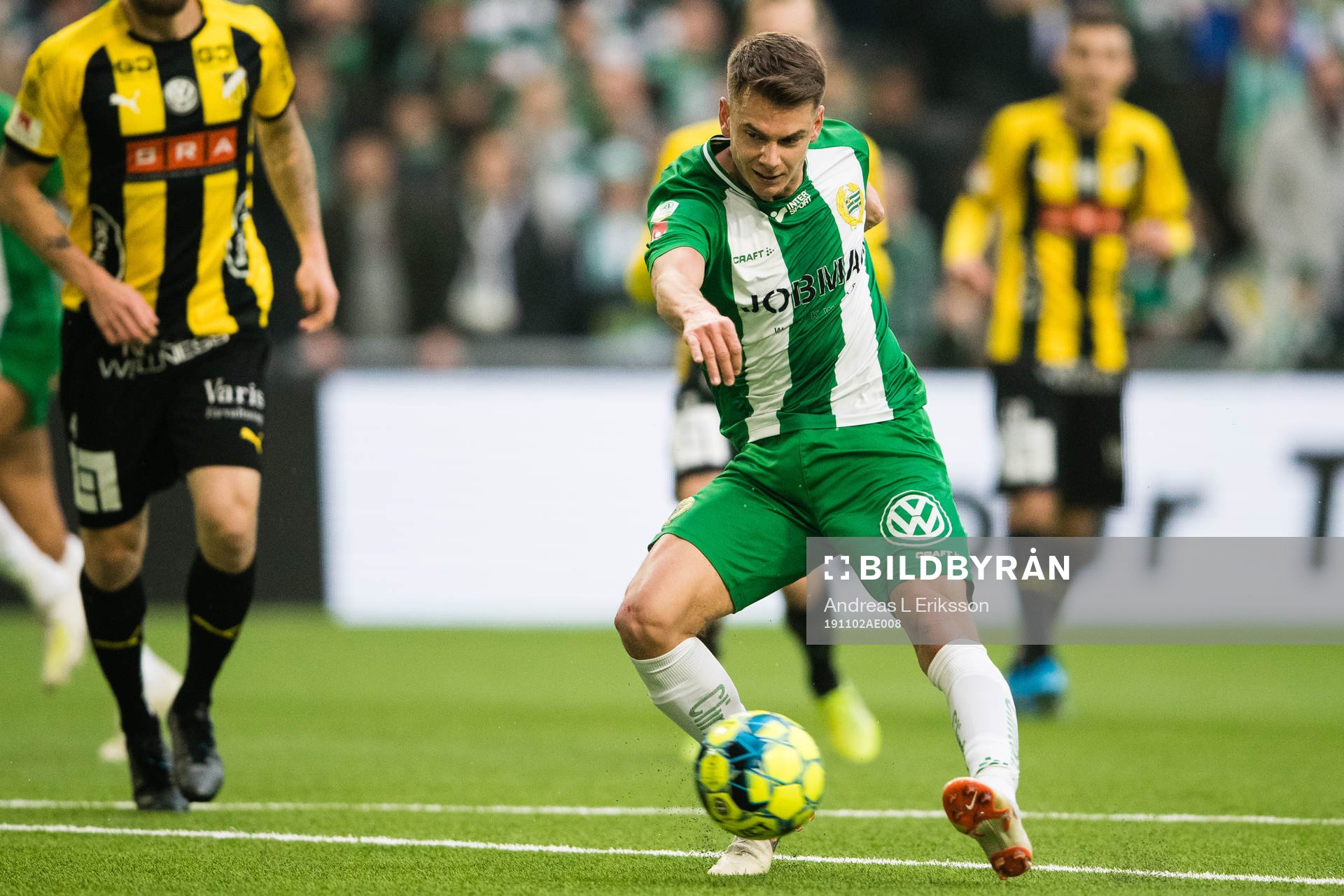 Hammarbys Alexander Kacaniklic skjuter 1-0 för Hammarby