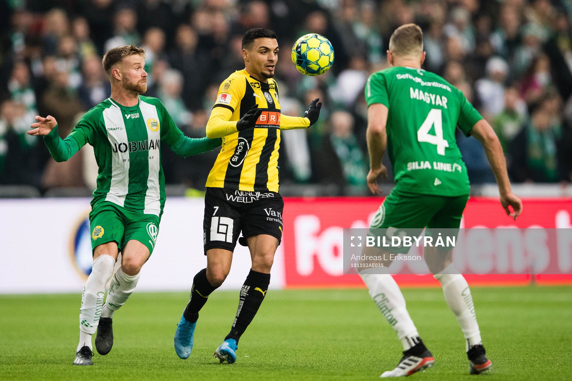 Hammarbys Dennis Widgren och Richard Magyar försvarar sig