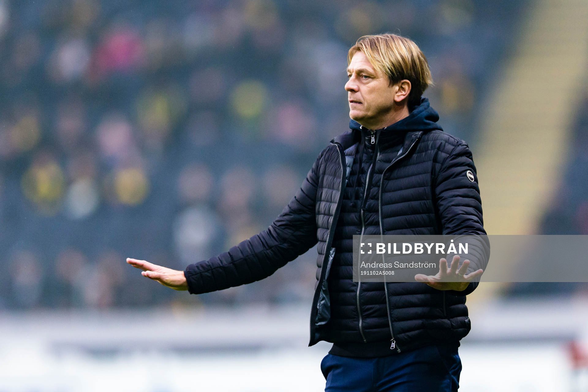 Sundsvalls tränare Tony Gustavsson under fotbollsmatchen i Allsvenskan mellan AIK och GIF Sundsvall den 2 november 2019 i Stockholm. 