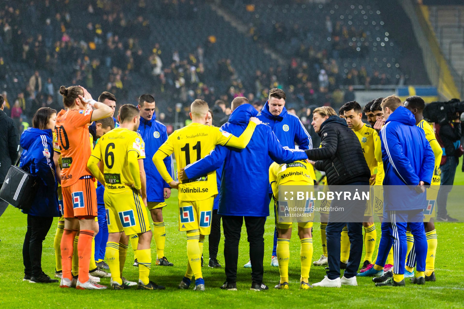 Sundsvalls tränare Tony Gustavsson samlar truppen
