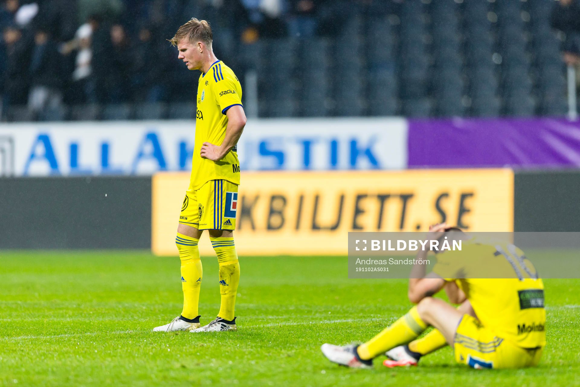 Sundsvalls Eric Björkander (v) och Carlos Gracia (h) deppar