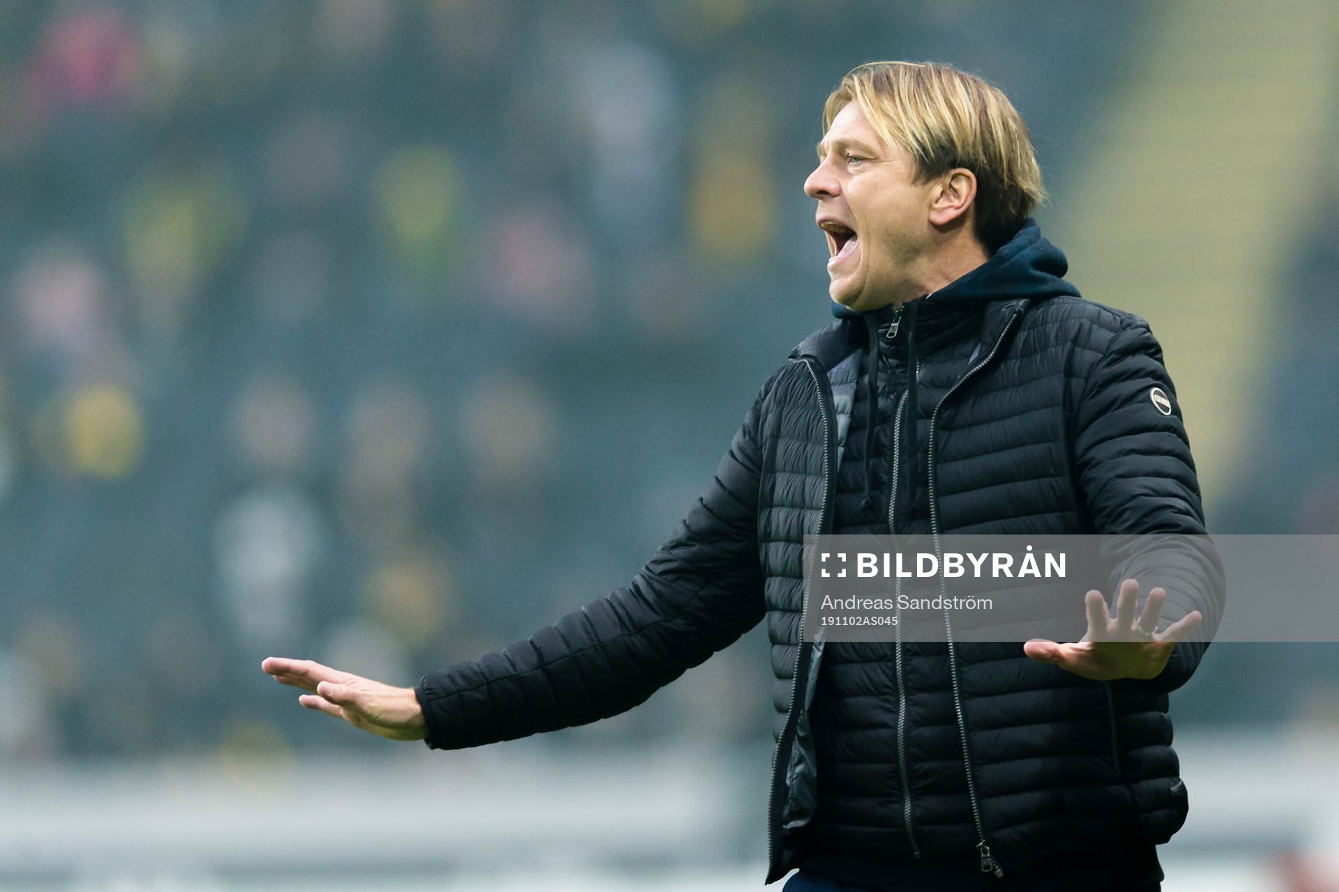 Sundsvalls tränare Tony Gustavsson under fotbollsmatchen i Allsvenskan mellan AIK och GIF Sundsvall den 2 november 2019 i Stockholm. 