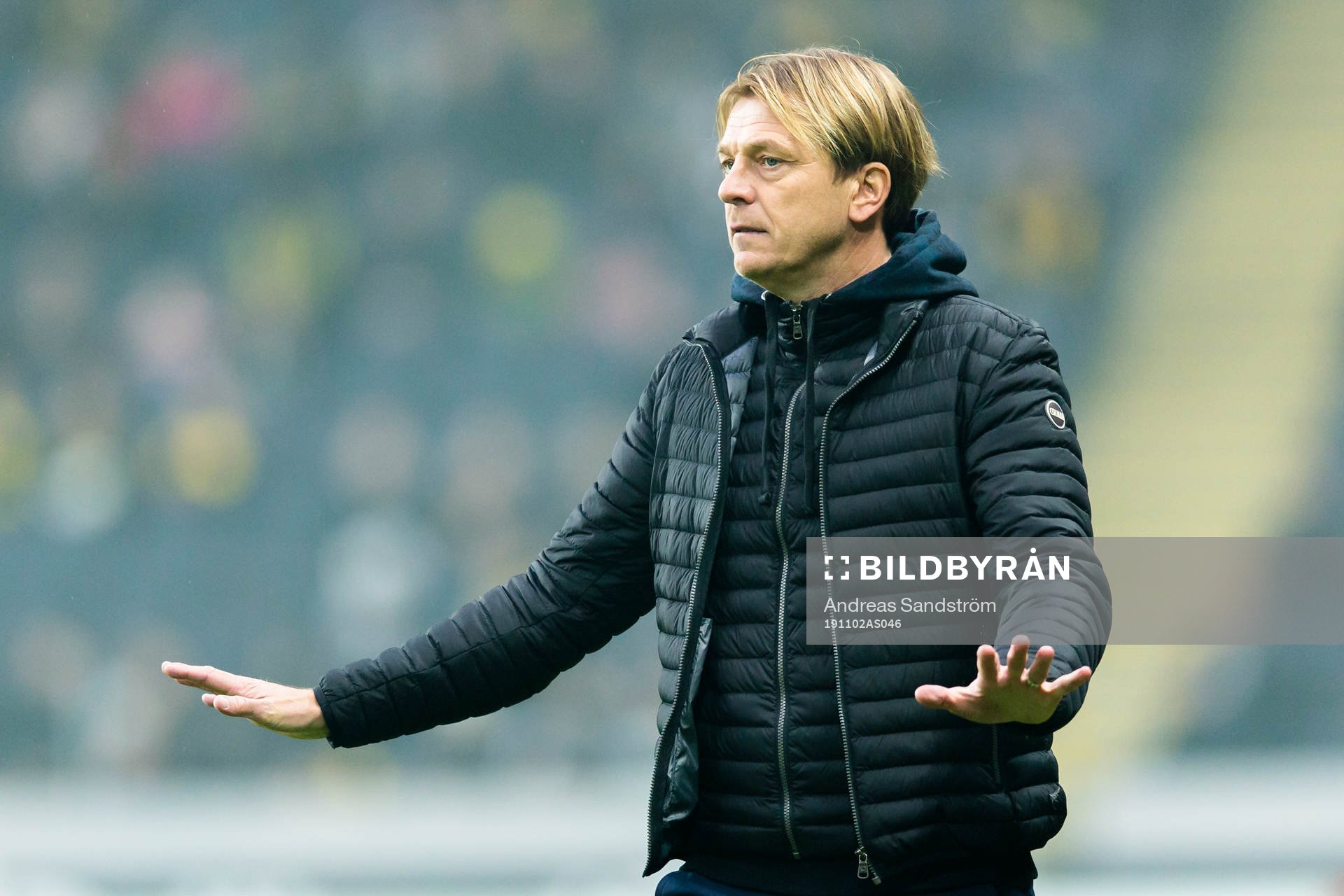 Sundsvalls tränare Tony Gustavsson under fotbollsmatchen i Allsvenskan mellan AIK och GIF Sundsvall den 2 november 2019 i Stockholm. 