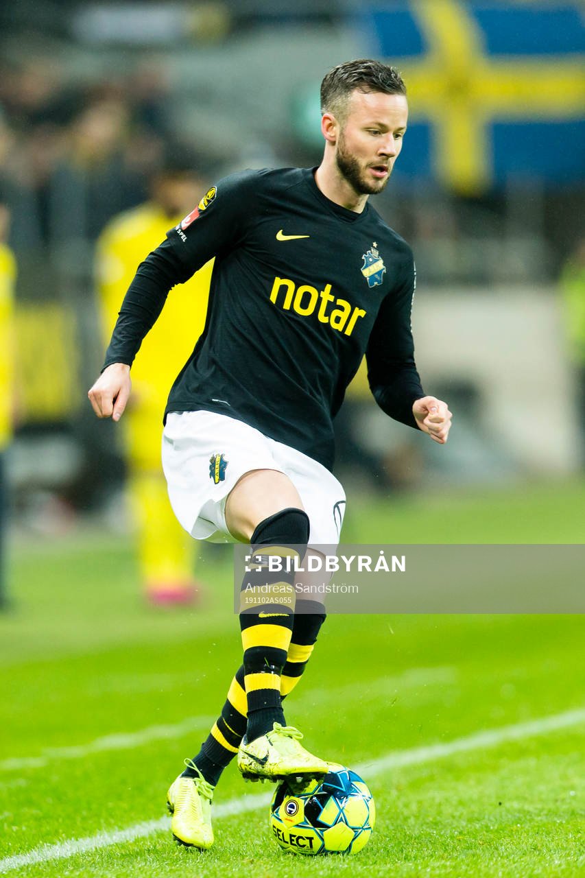 AIK:s Robert Lundström under fotbollsmatchen i Allsvenskan mellan AIK och GIF Sundsvall den 2 november 2019 i Stockholm. 