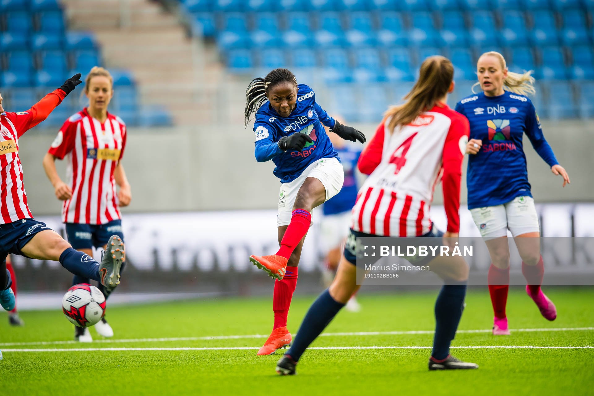 Ajara Nchout Njoya of Vålerenga