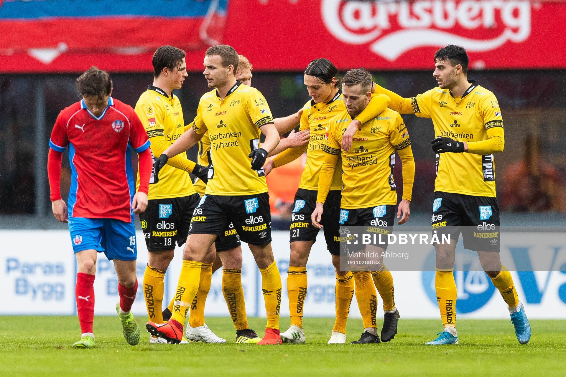 Elfsborgs Rasmus Alm jublar med lagkamrater