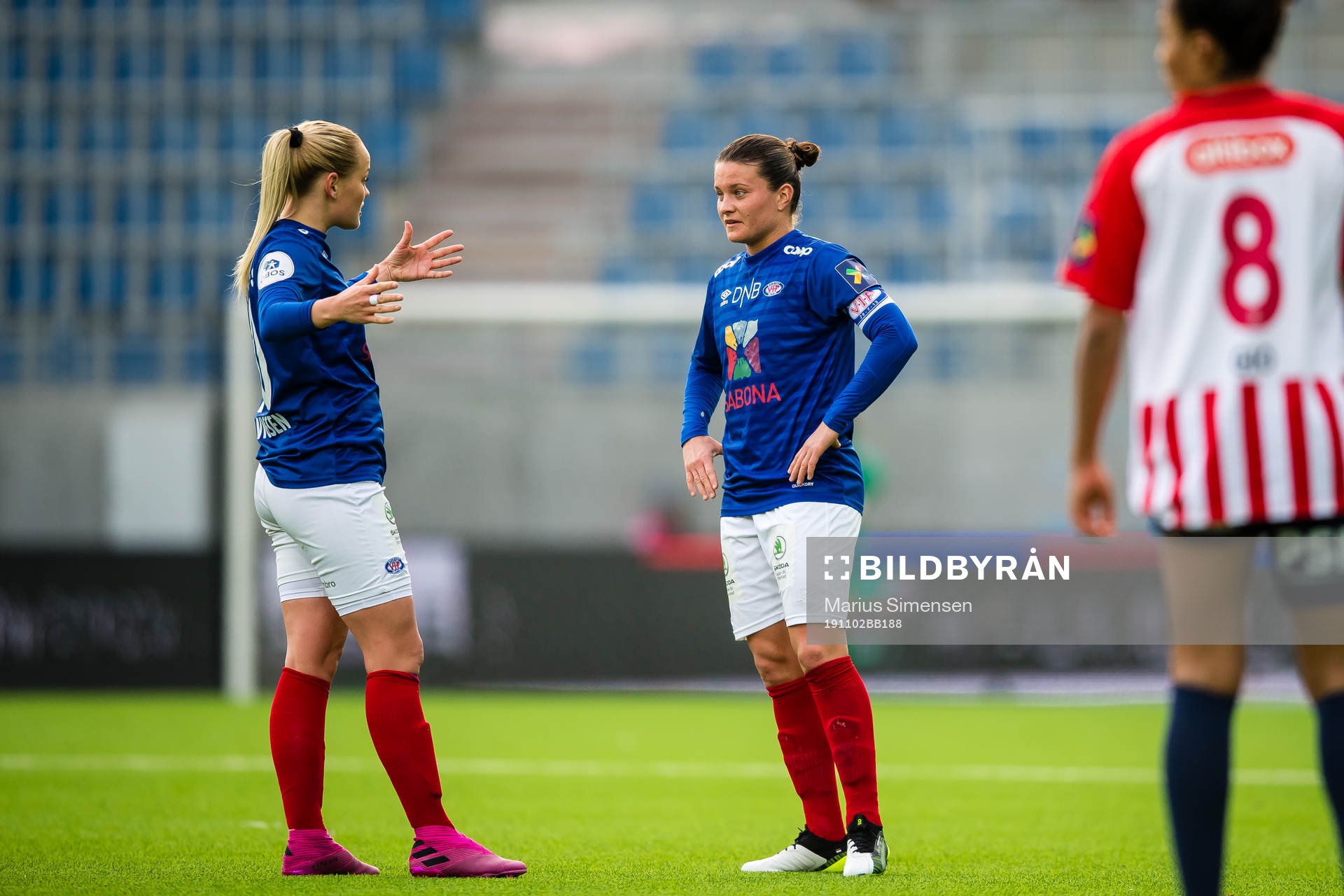 Victoria Ludvigsen and Sherida Spitse of Vålerenga