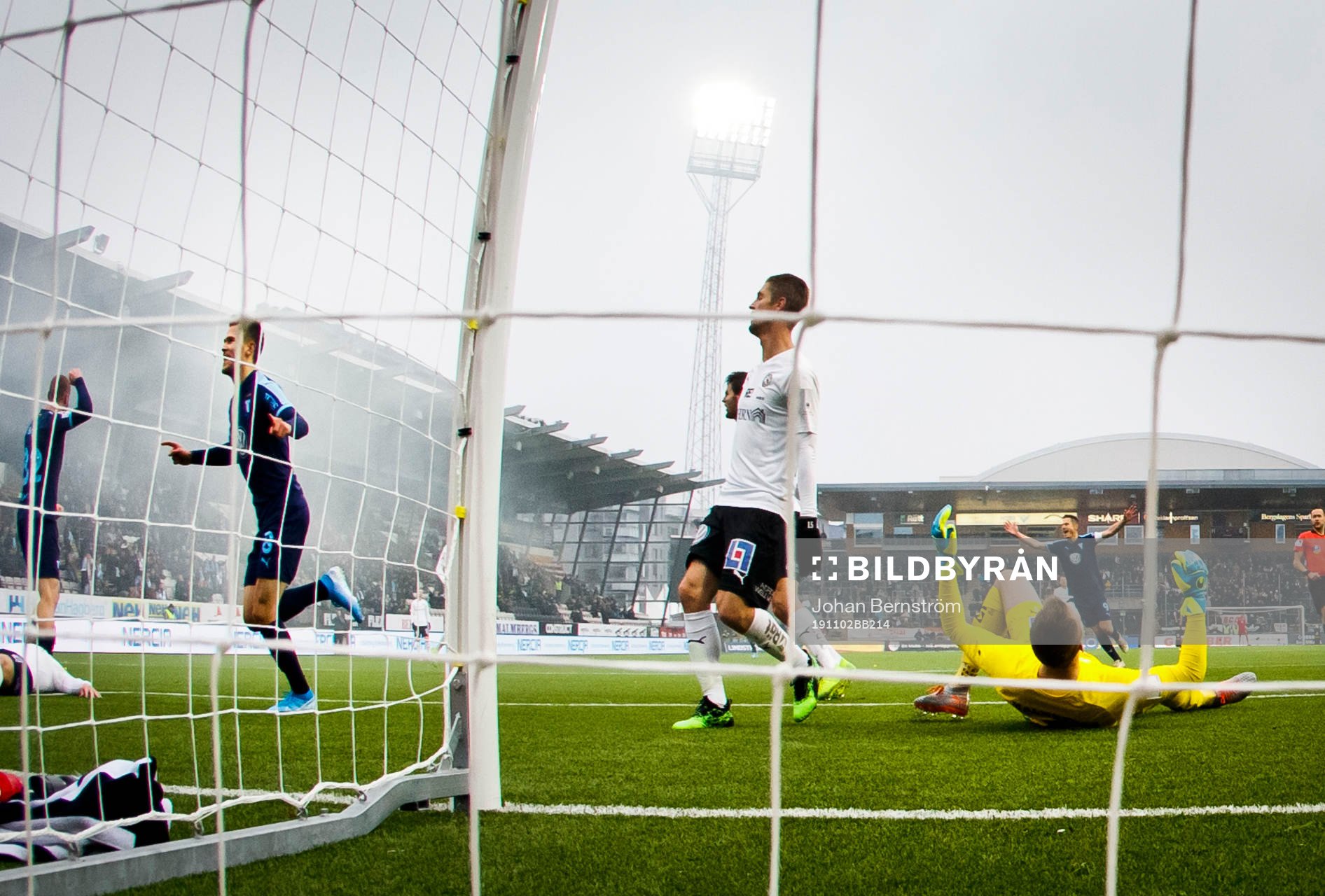 Malmö FFs Arnór Traustason gör 0-2 och jublar med Malmö
