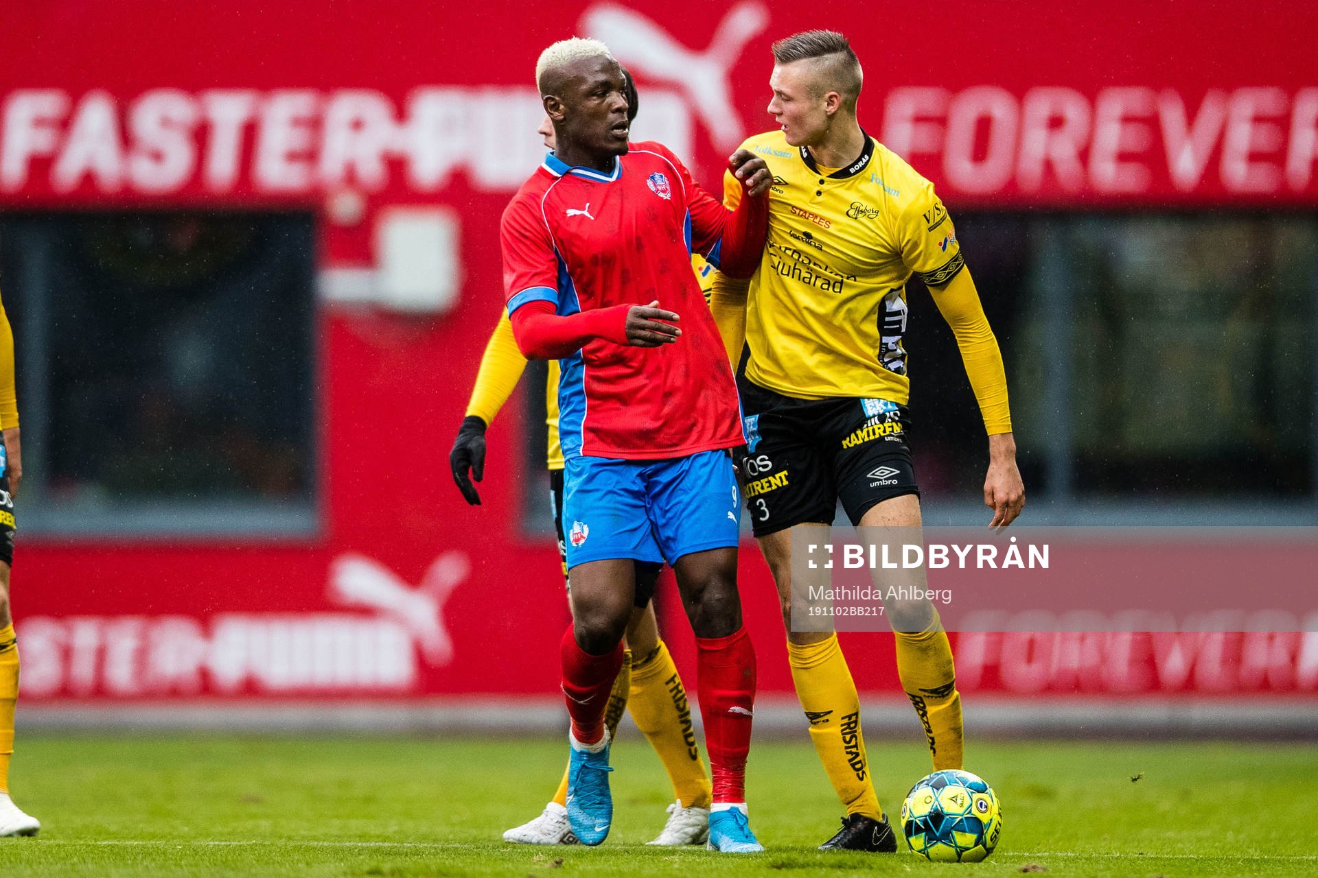Helsingborgs Alhaji Gero och Elfsborgs Stian Rode Gregersen