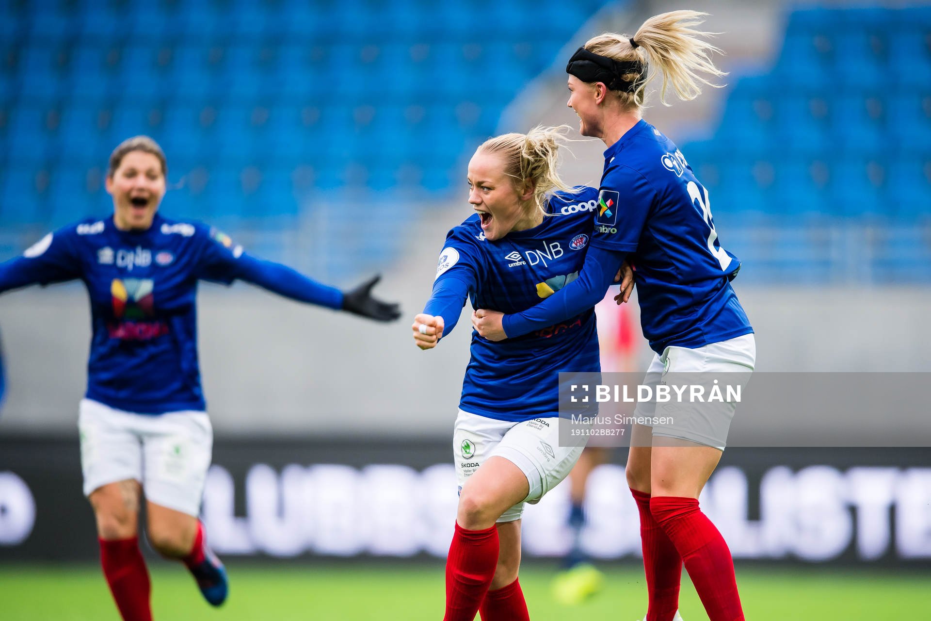 Victoria Ludvigsen of Vålerenga celebrates