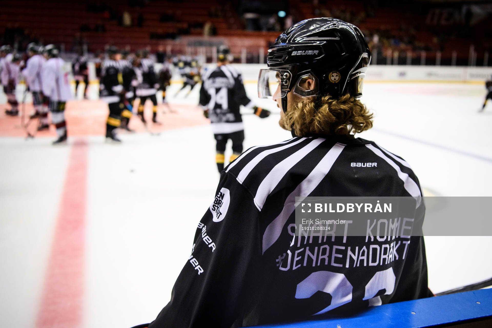 Brynäs Linus Ölund med en tröja med texten Snart kommer