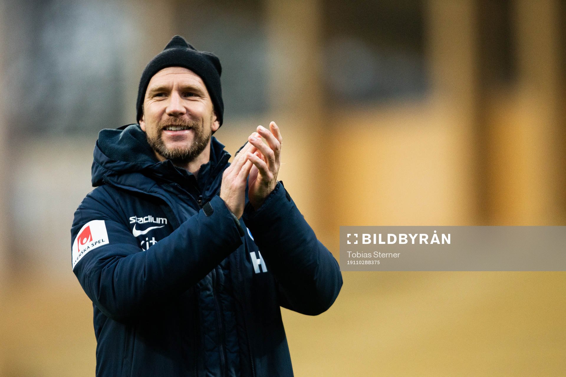Sirius tränare Henrik Rydström jublar