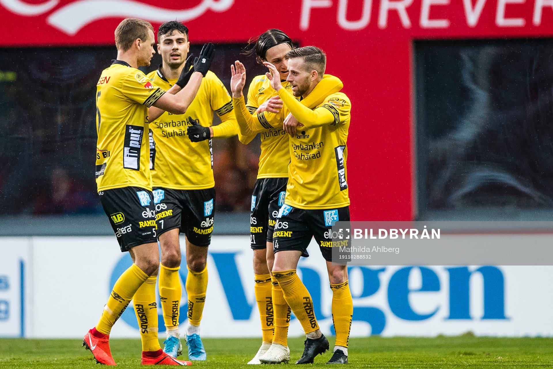 Elfsborgs Rasmus Alm jublar med lagkamrater
