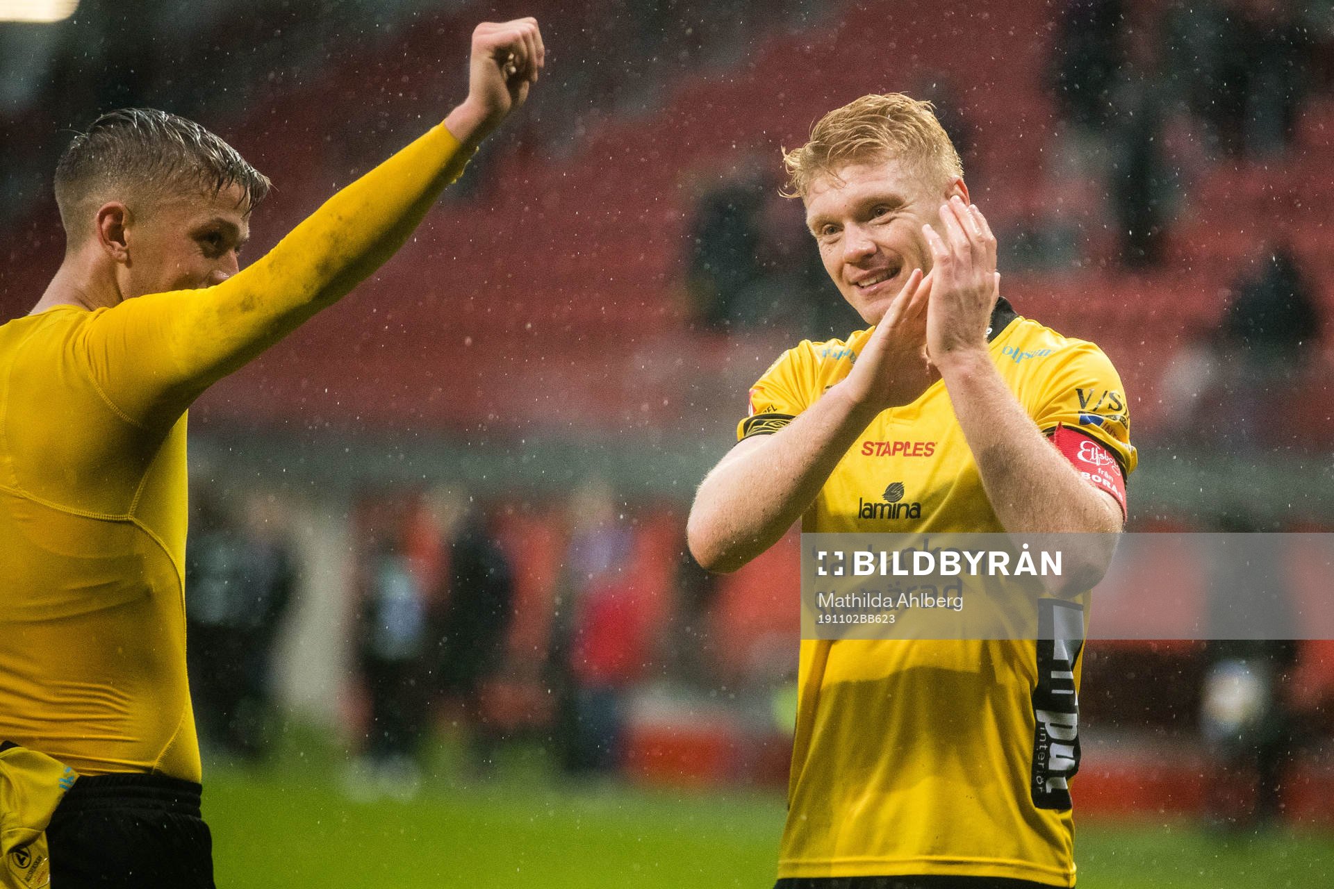 Elfsborgs Sivert Heltne Nilsen jublar efter fotbollsmatchen i Allsvenskan mellan Helsingborg och Elfsborg den 2 november 2019 i Helsingborg .