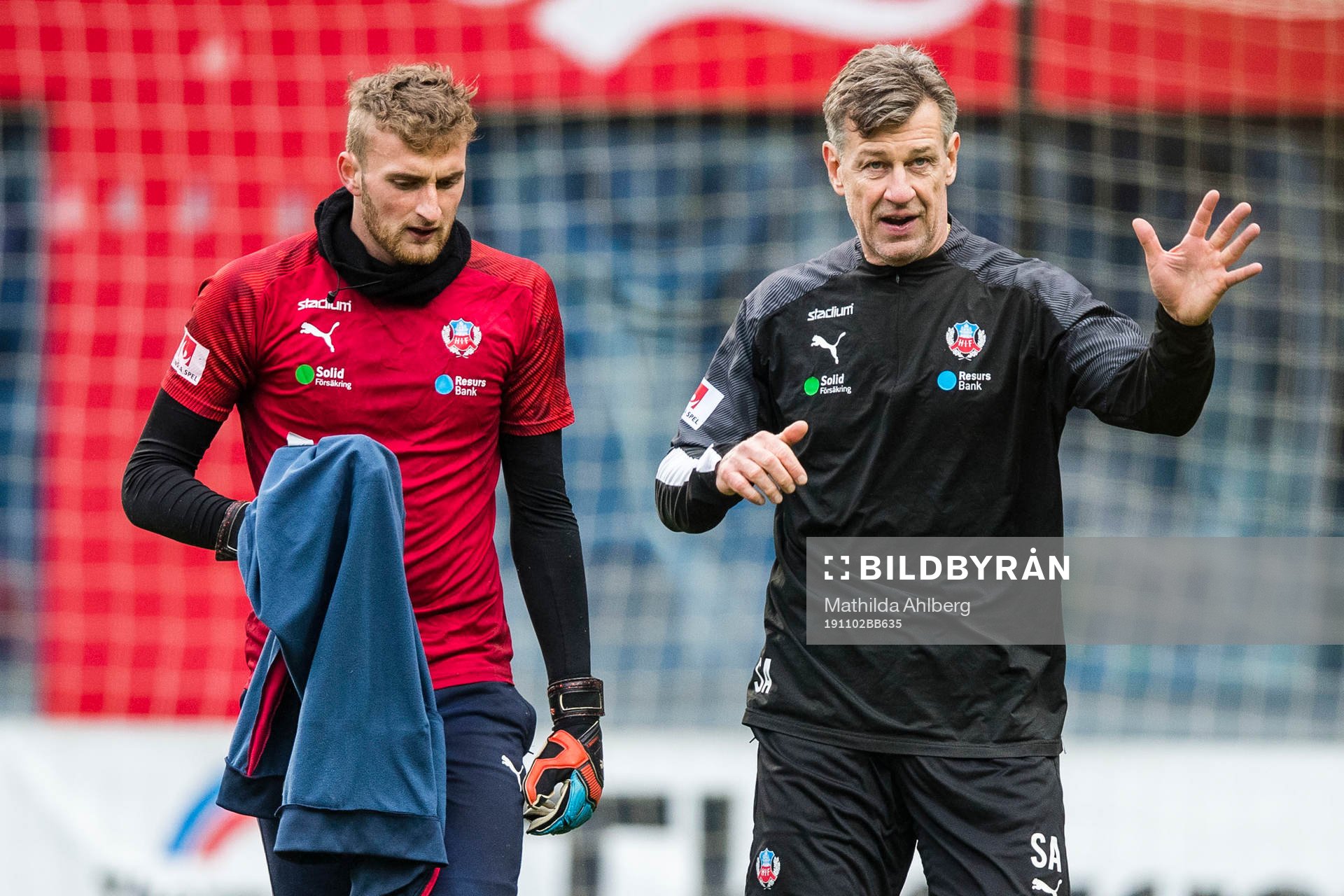 Helsingborgs målvakt Alexander Nilsson och  målvakts