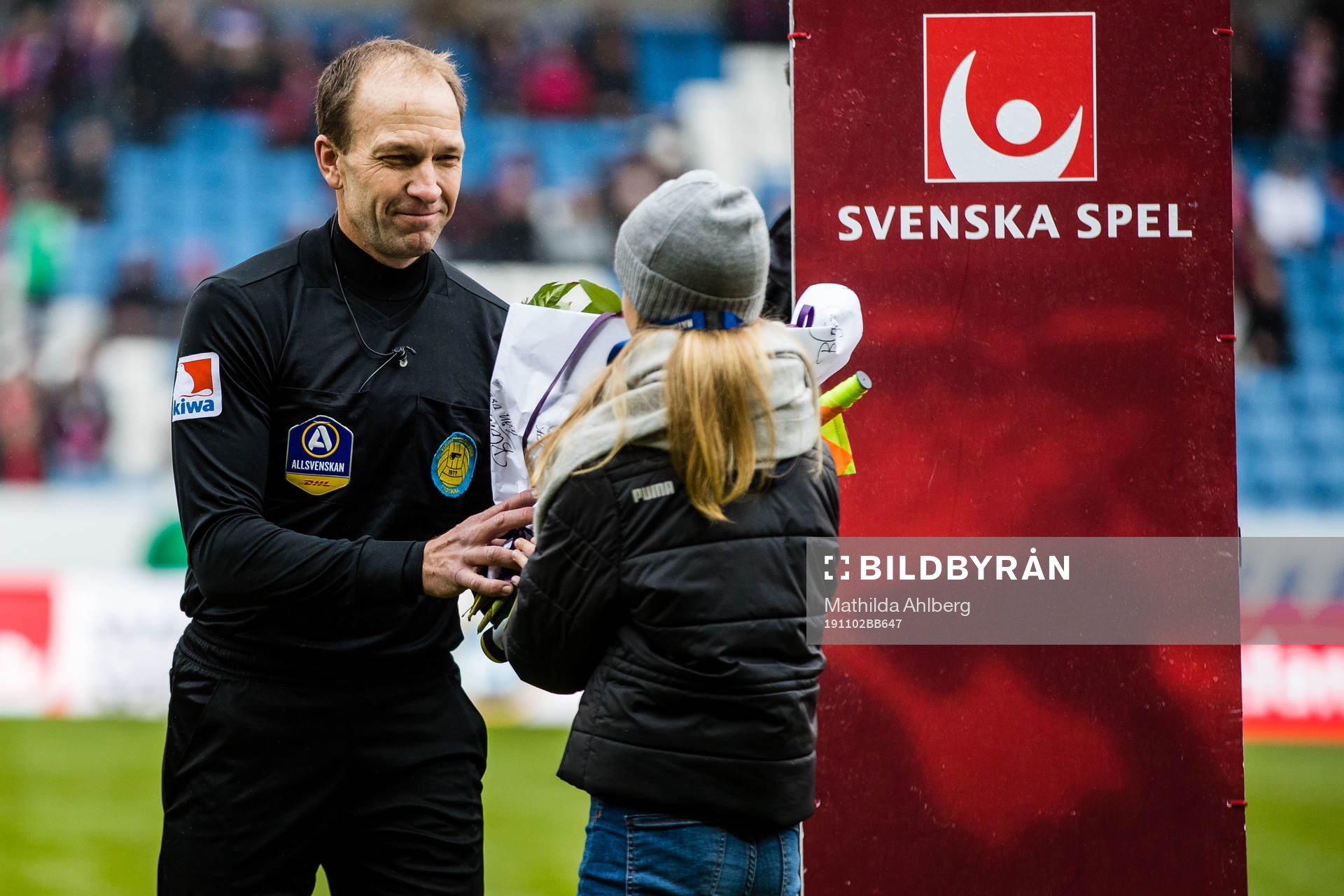 Assisterande domare Fredrik Nilsson hyllas