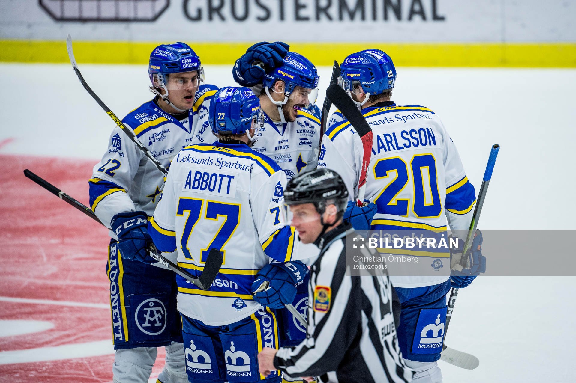 Leksands Thomas Valkvae Olsen jublar med lagkamraterna
