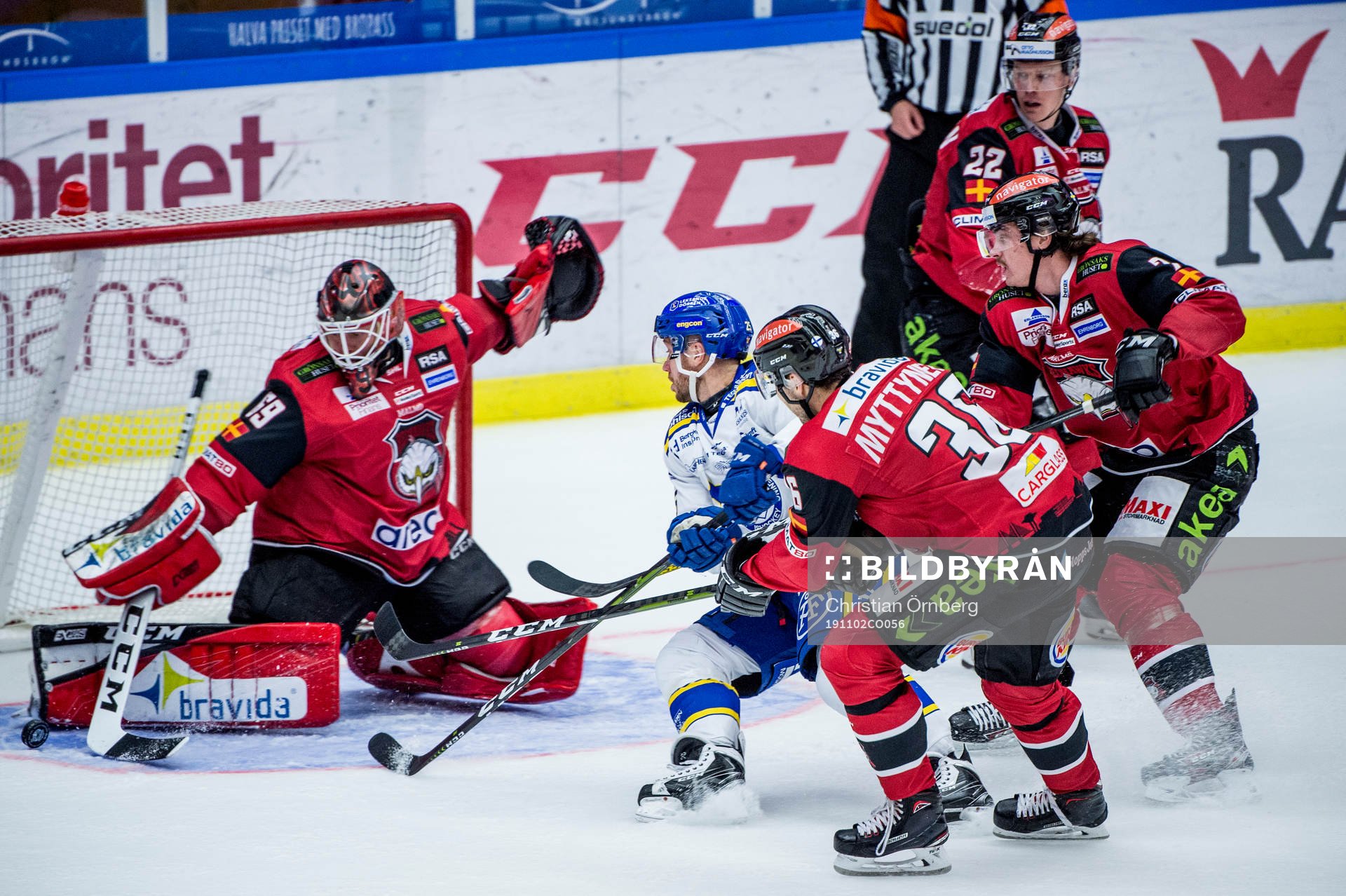 Leksands Linus Persson mot Malmö Redhawks målvakt Oscar