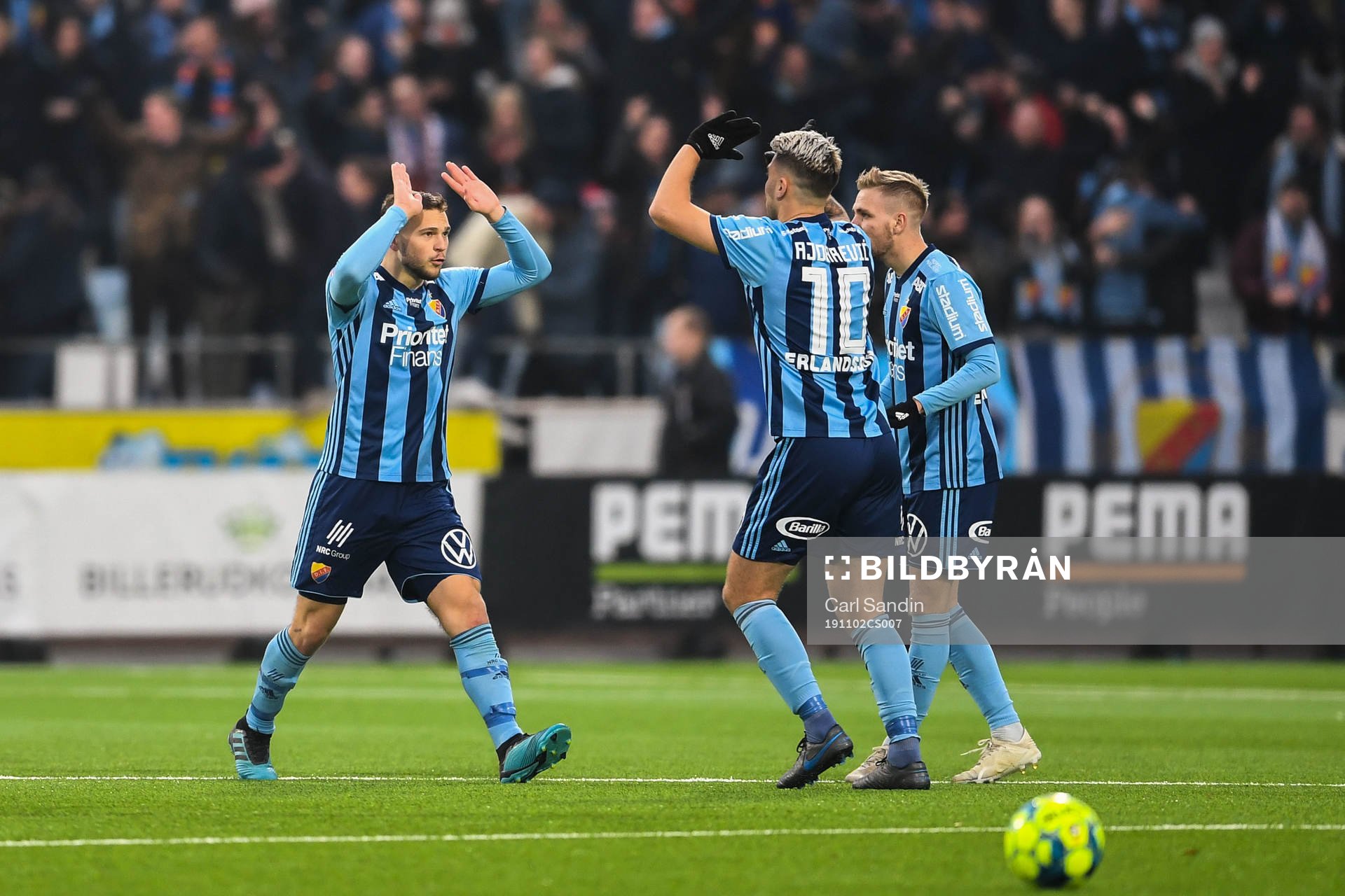Djurgårdens Jesper Karlström jublar med Astrit Ajdarevic