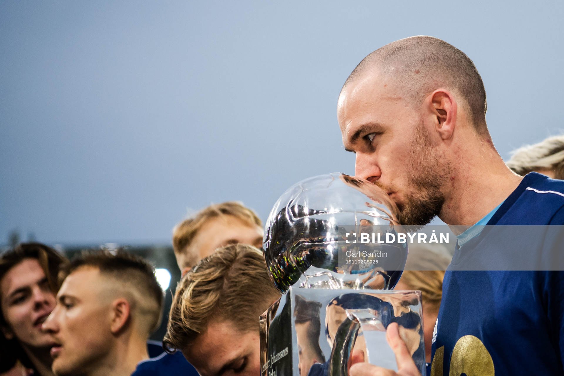 Djurgårdens Marcus Danielson kysser Lennart Johanssons