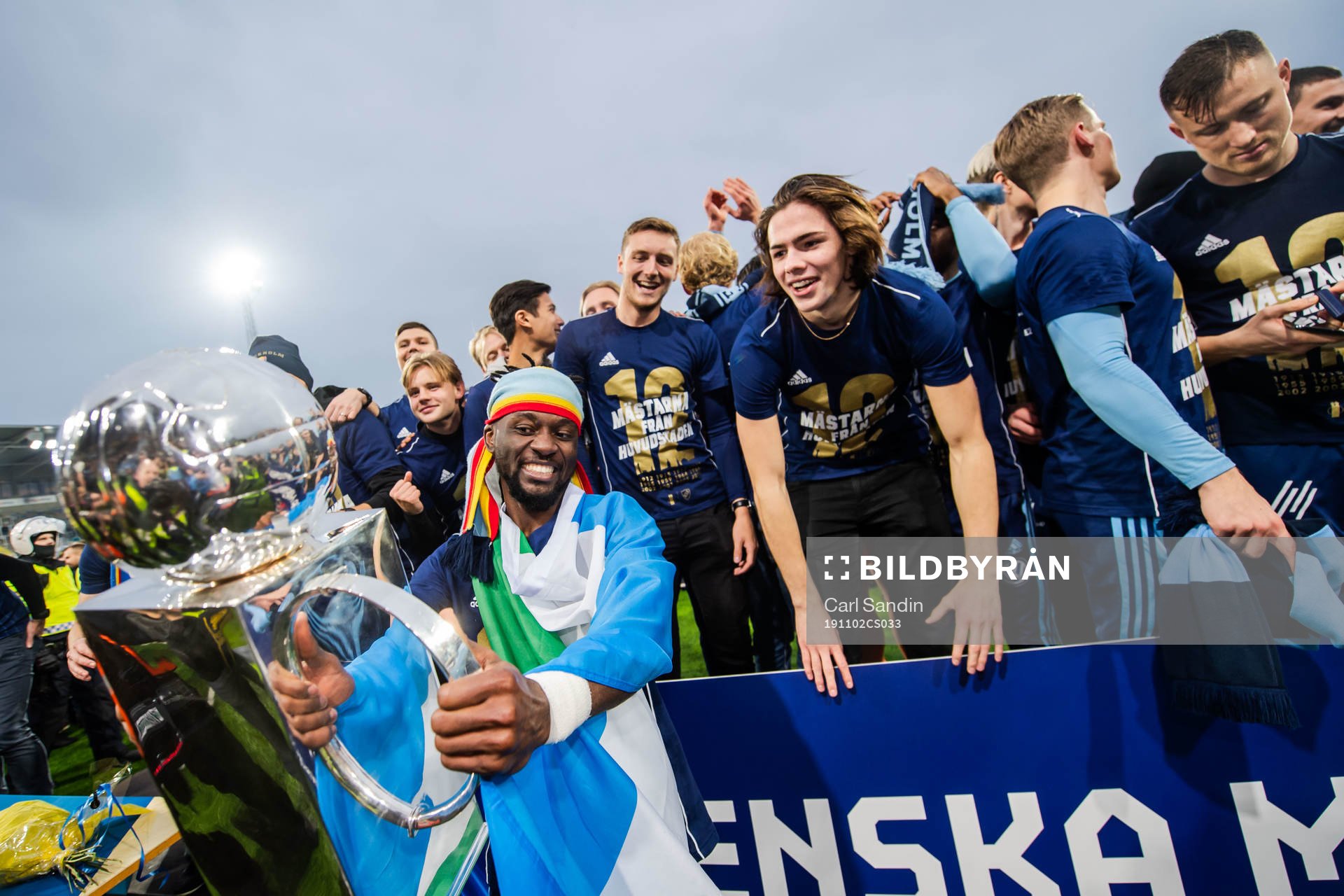 Djurgårdens Mohamed Buya Turay speglar sig i Lennart