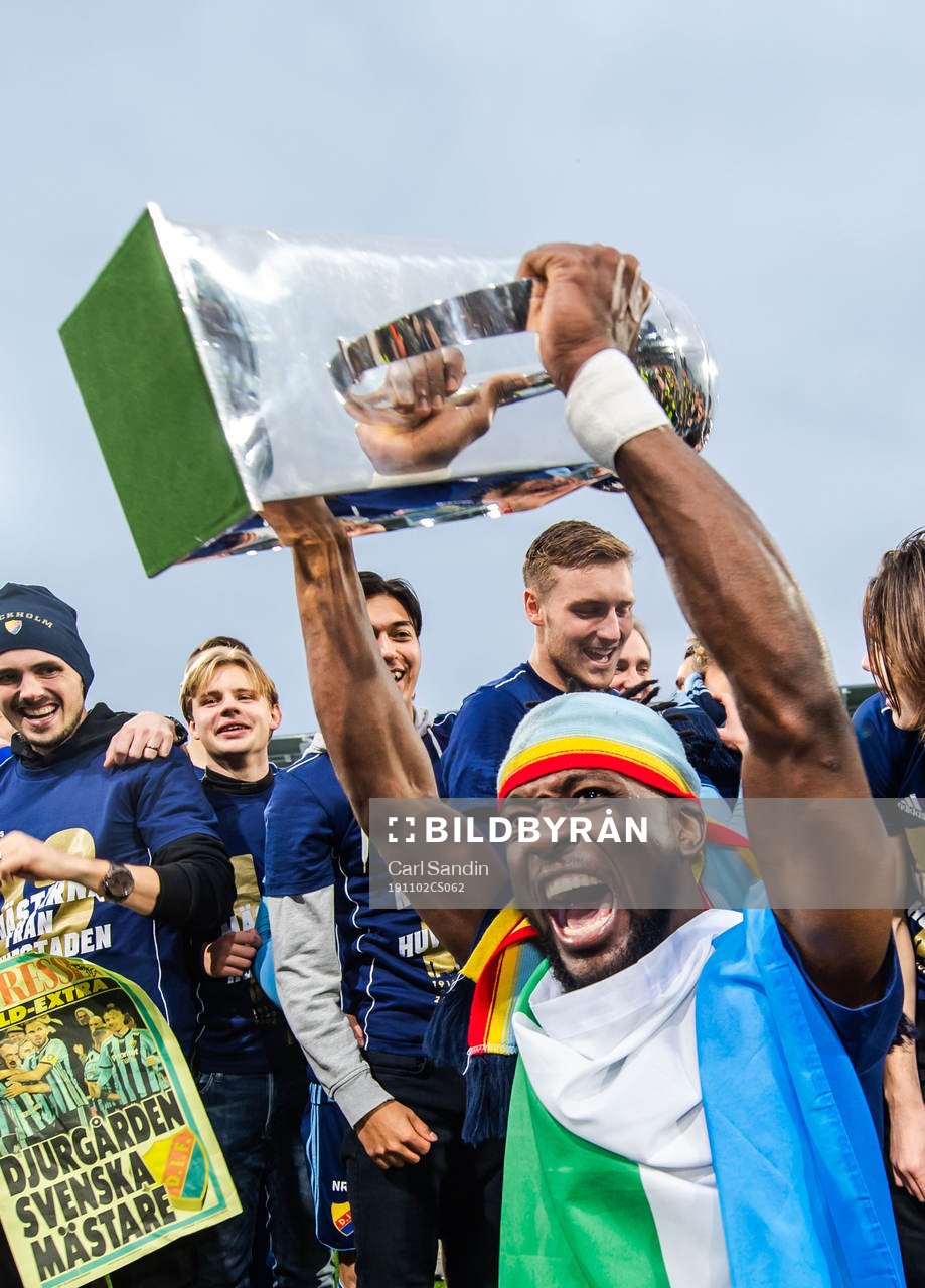 Djurgårdens Mohamed Buya Turay jublar med Lennart