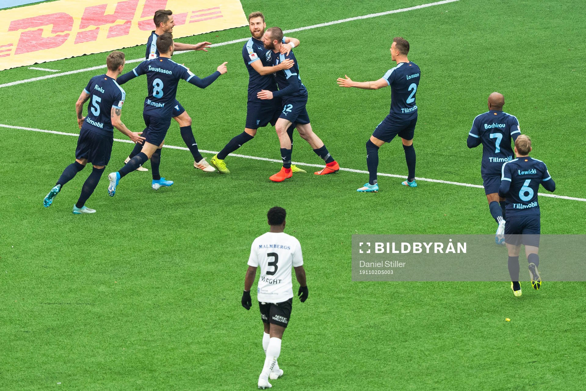 Malmö FFs Rasmus Bengtsson jublar med lagkamrater