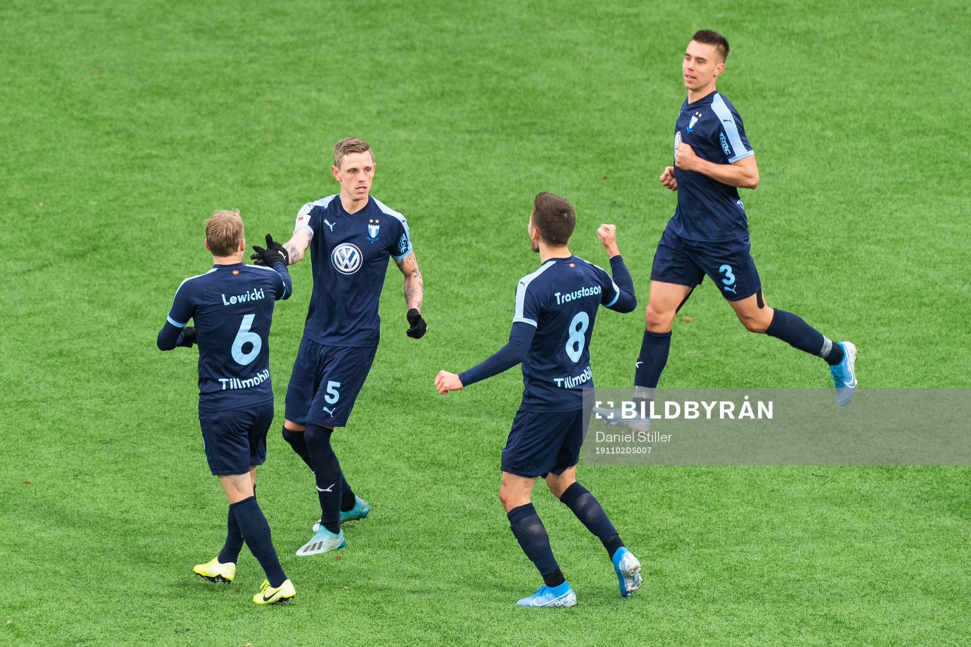 Malmö FFs Sören Rieks jublar efter att han gjort 0-3 under fotbollsmatchen i Allsvenskan mellan Örebro och Malmö FF den 2 november 2019 i Örebro.