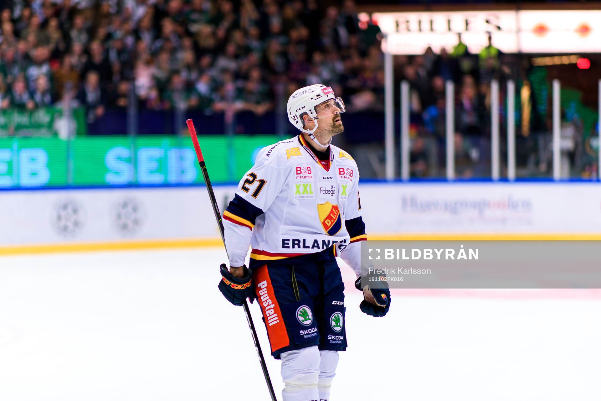 Djurgårdens Patrik Berglund tittar på jumbotronen
