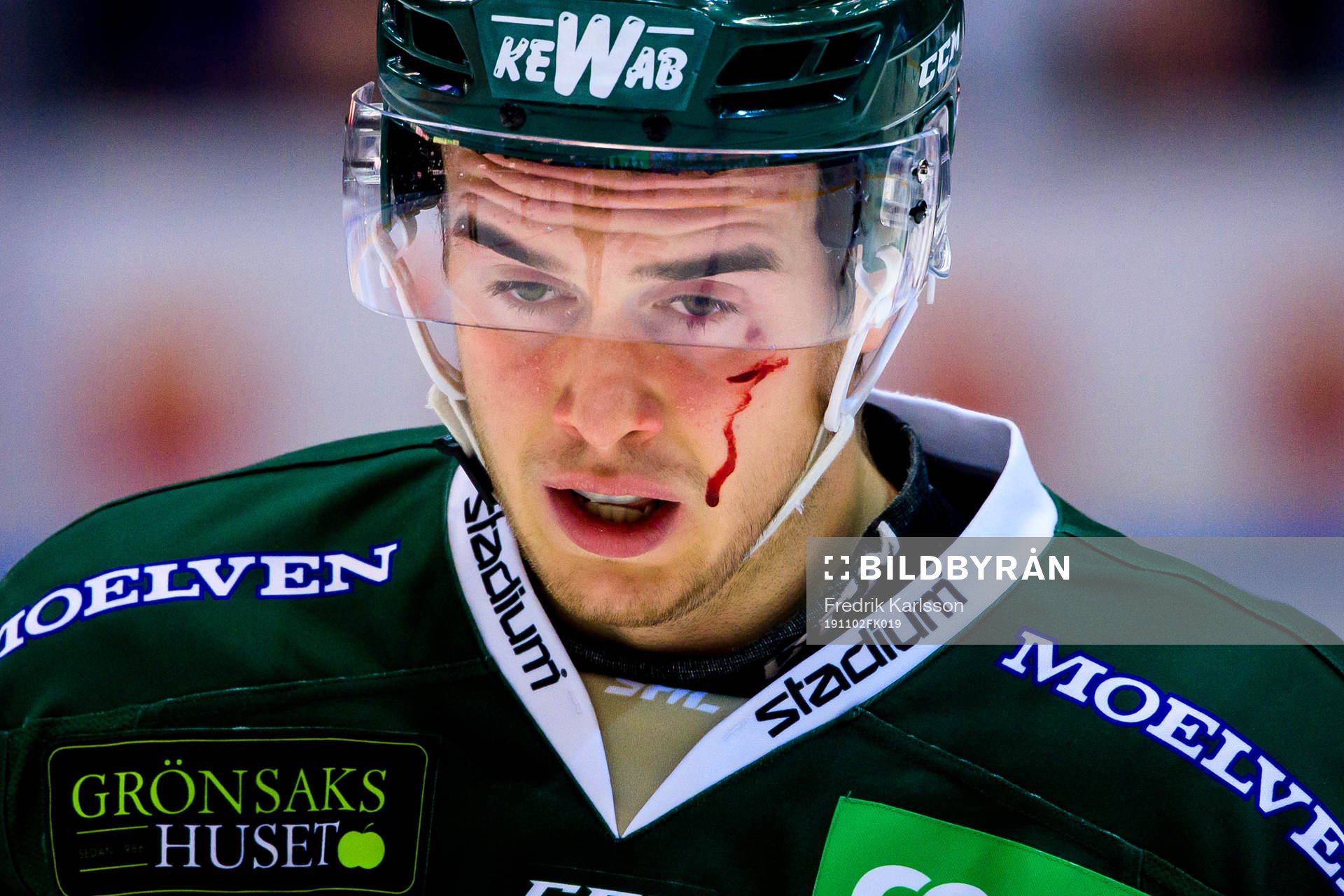 Färjestads Michael Lindqvist blöder