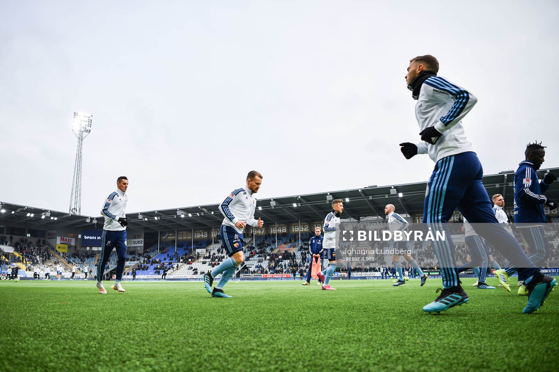 Djurgårdens spelare värmer upp