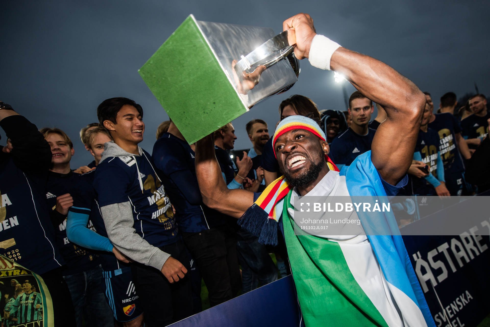 Djurgårdens Mohamed Buya Turay jublar med Lennart