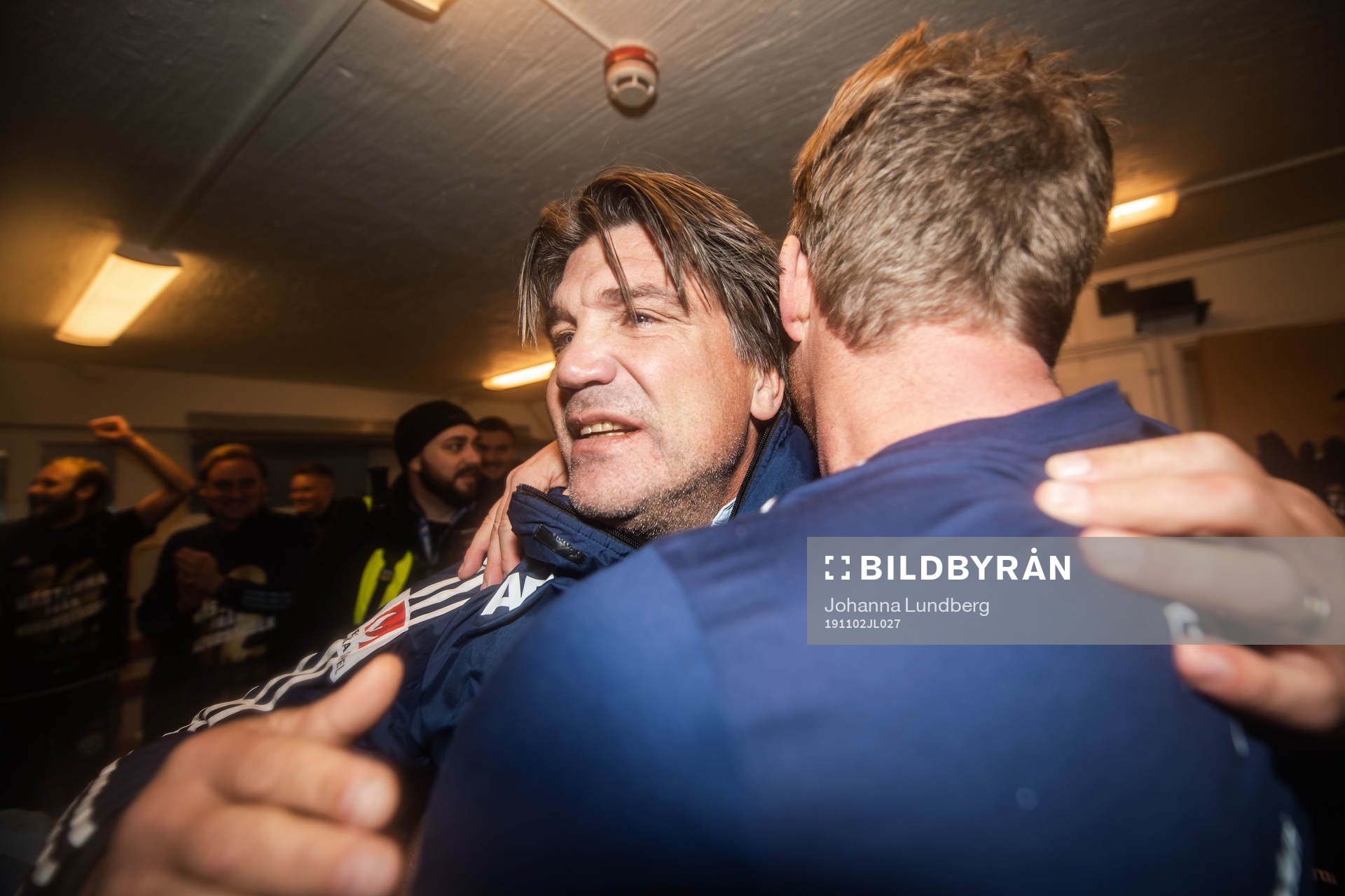 Djurgårdens sportchef Bosse Andersson jublar efter fotbollsmatchen i Allsvenskan mellan IFK Norrköping och Djurgården den 2 november 2019 i Norrköping.