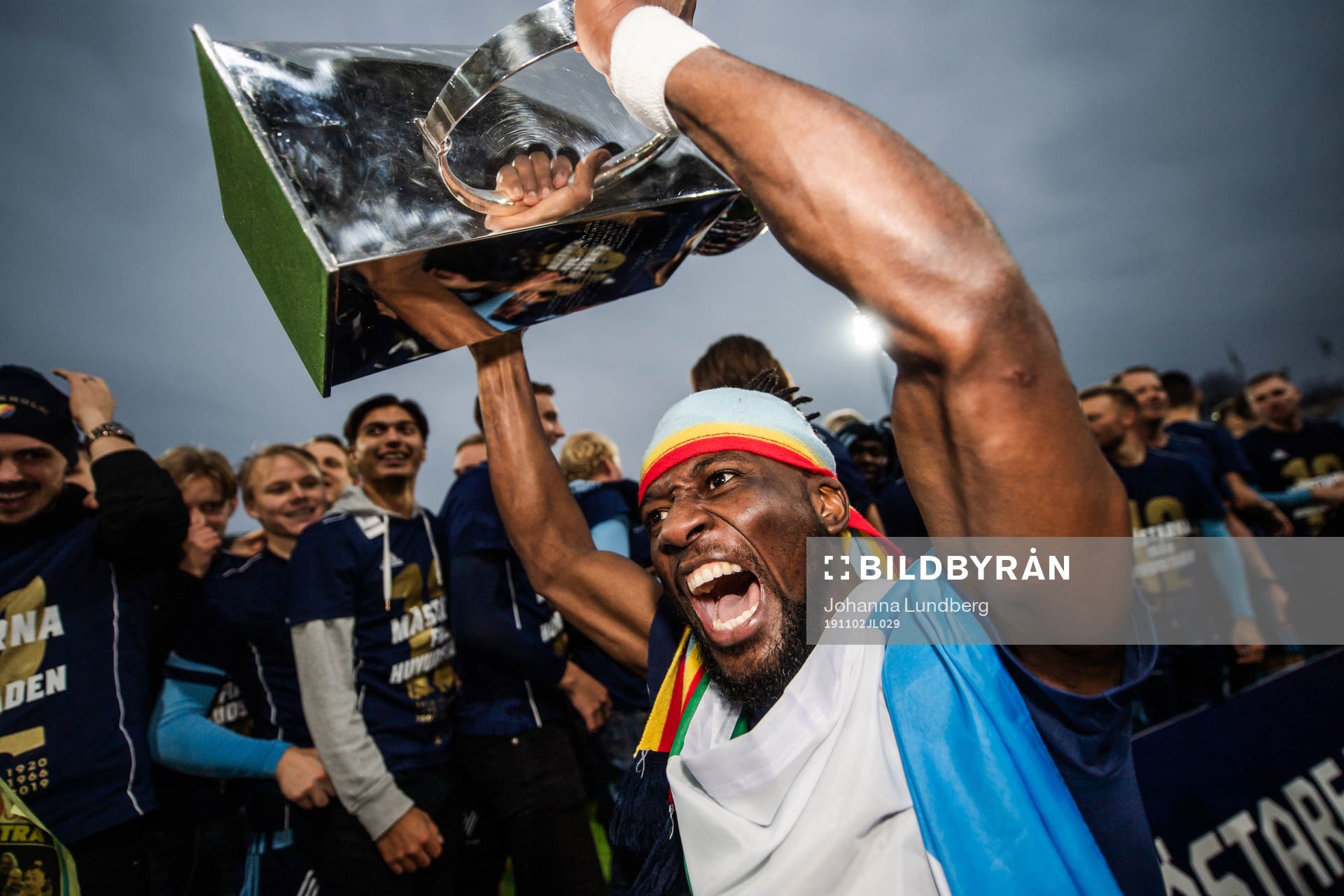 Djurgårdens Mohamed Buya Turay jublar med Lennart