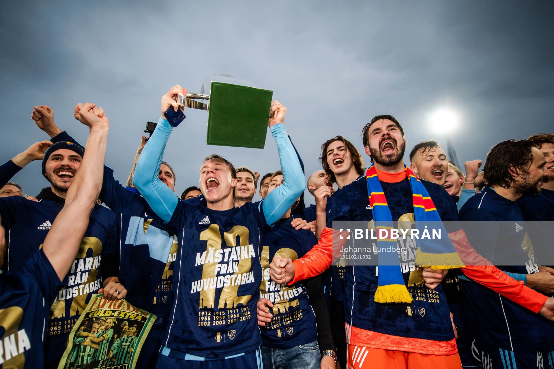 Djurgårdens Elliot Käck och målvakt Tommi Vaiho jublar
