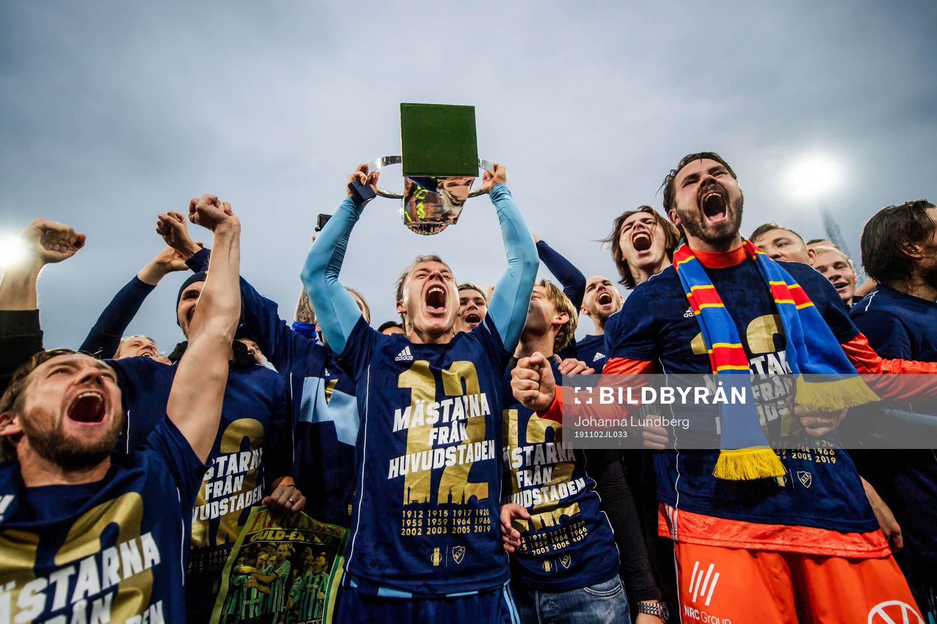 Djurgårdens Elliot Käck och målvakt Tommi Vaiho jublar