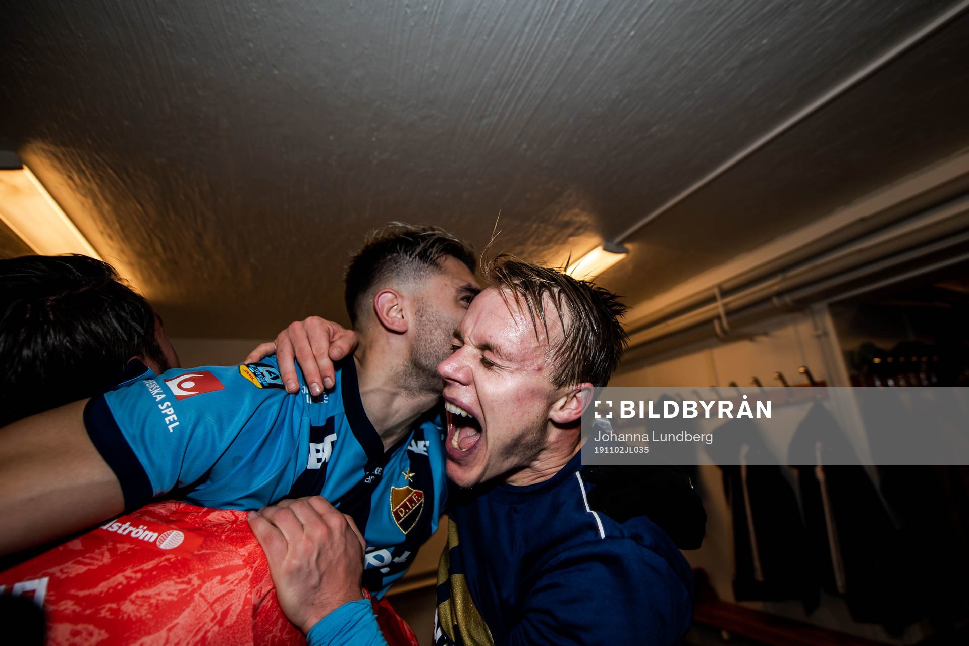 Djurgårdens Astrit Ajdarevic och Elliot Käck jublar efter fotbollsmatchen i Allsvenskan mellan IFK Norrköping och Djurgården den 2 november 2019 i Norrköping.