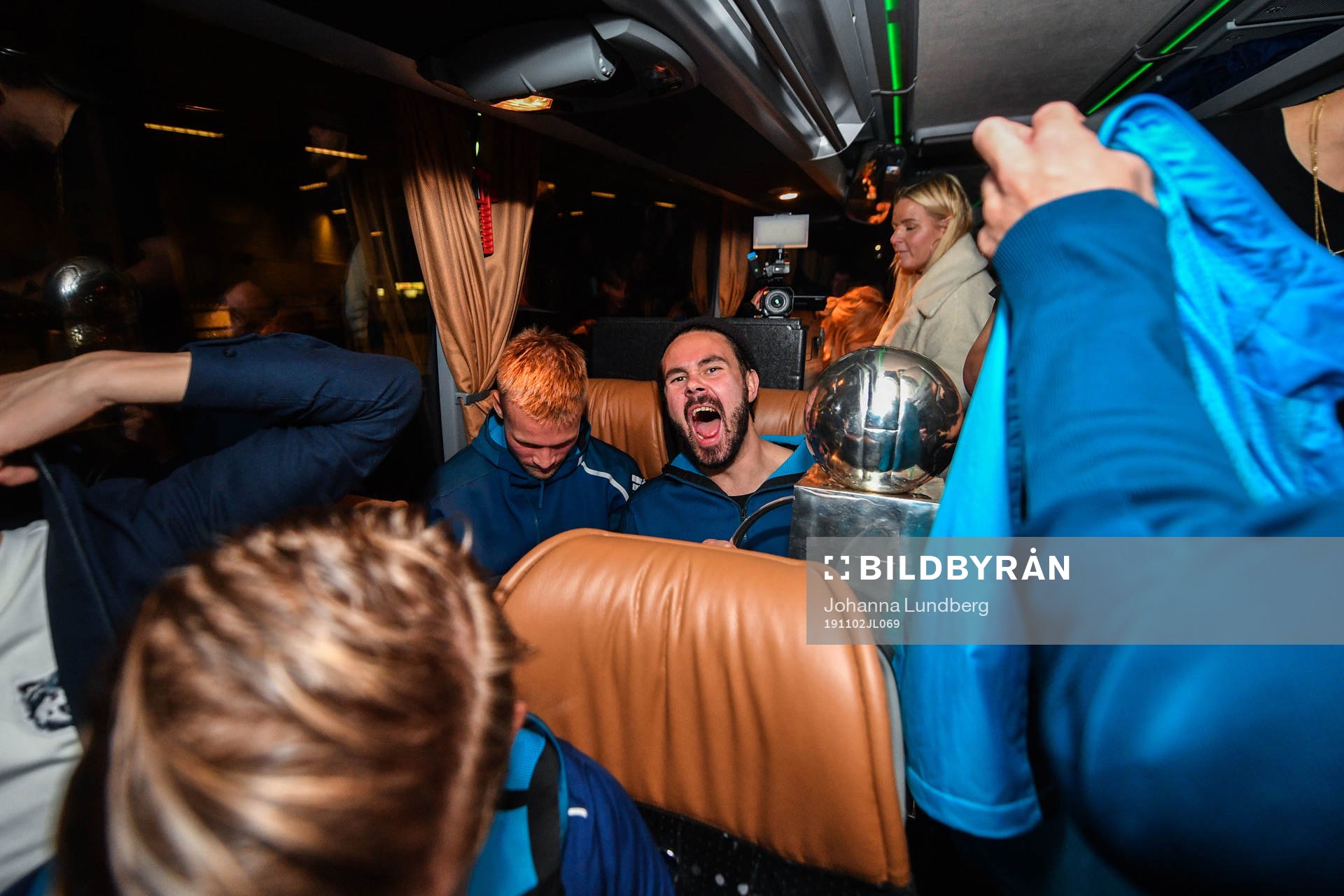 Djurgårdens målvakt Tommi Vaiho jublar med Lennart
