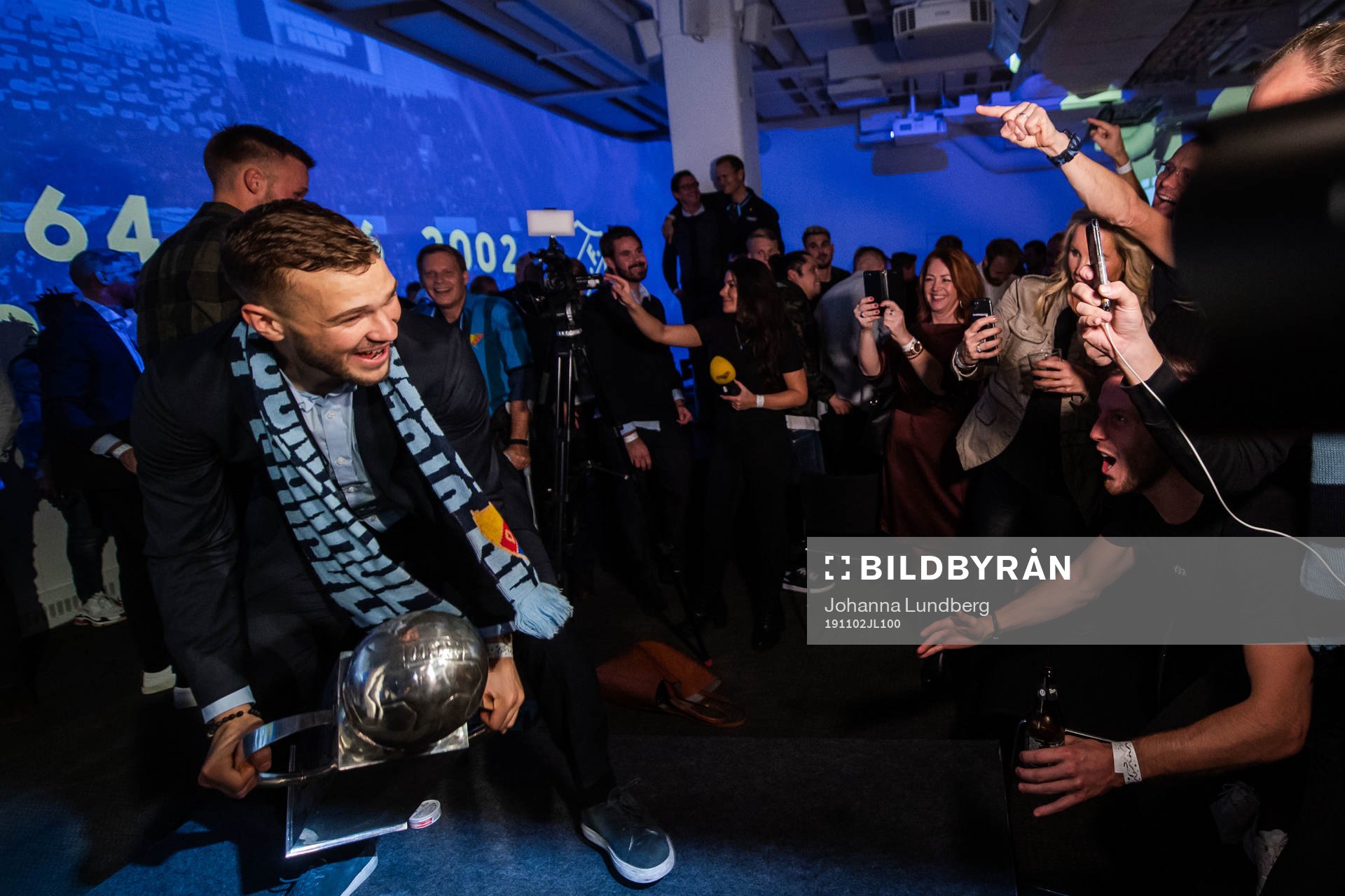 Jesper Karlström med Lennart Johanssons pokal