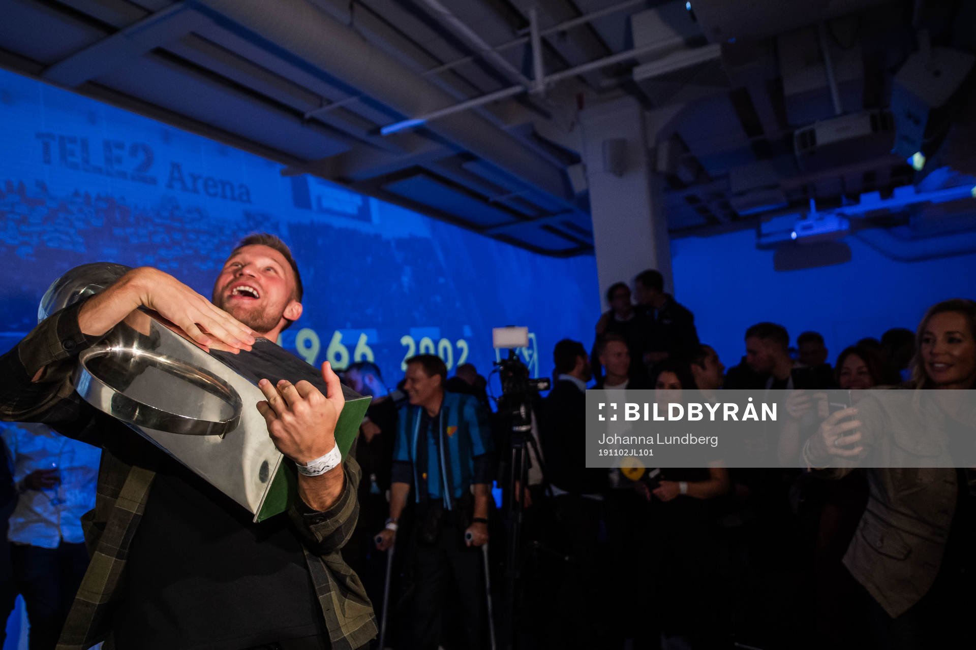 Nicklas Bärkroth med Lennart Johanssons pokal