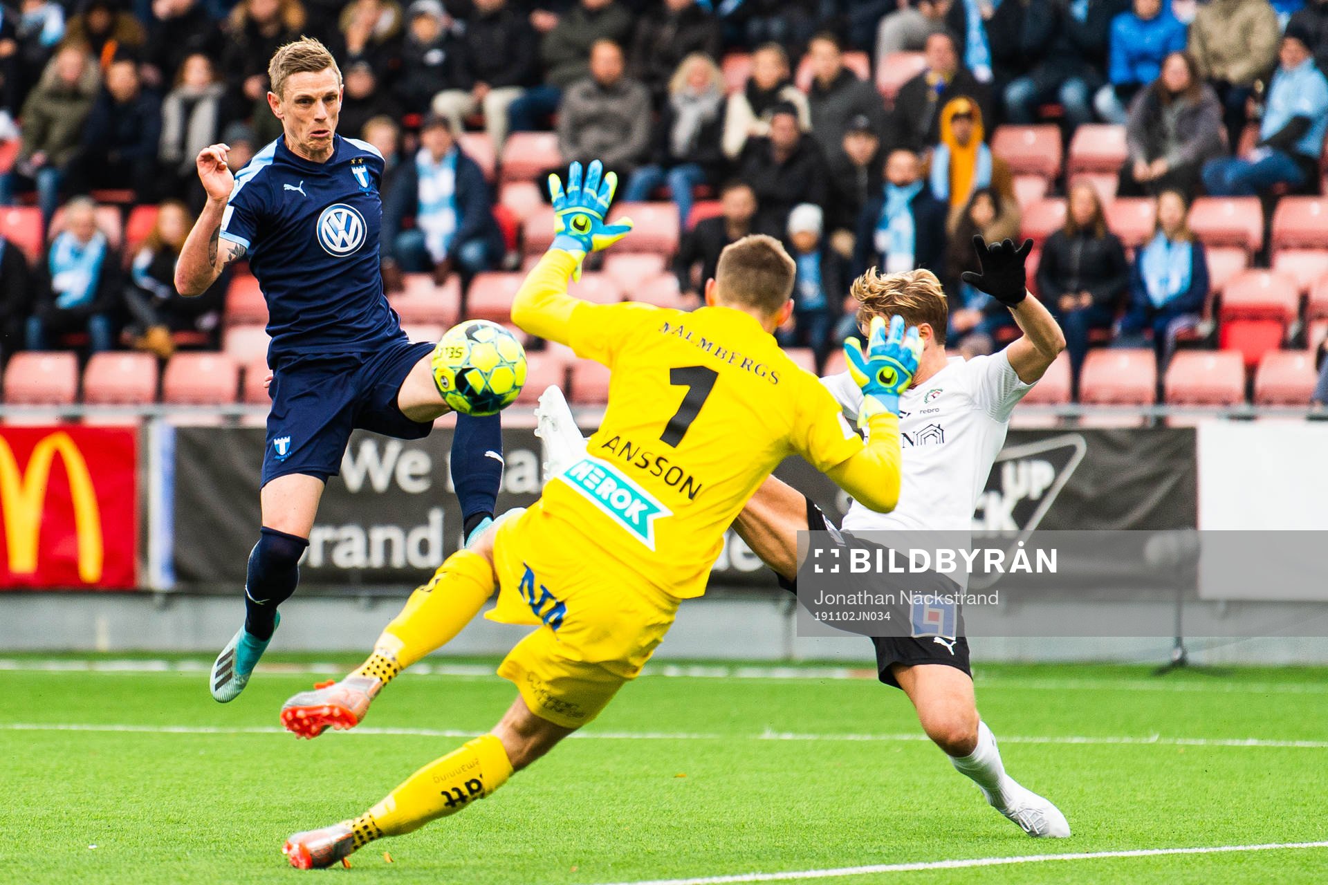 Malmö FFs Sören Rieks oroar framför Örebros målvakt