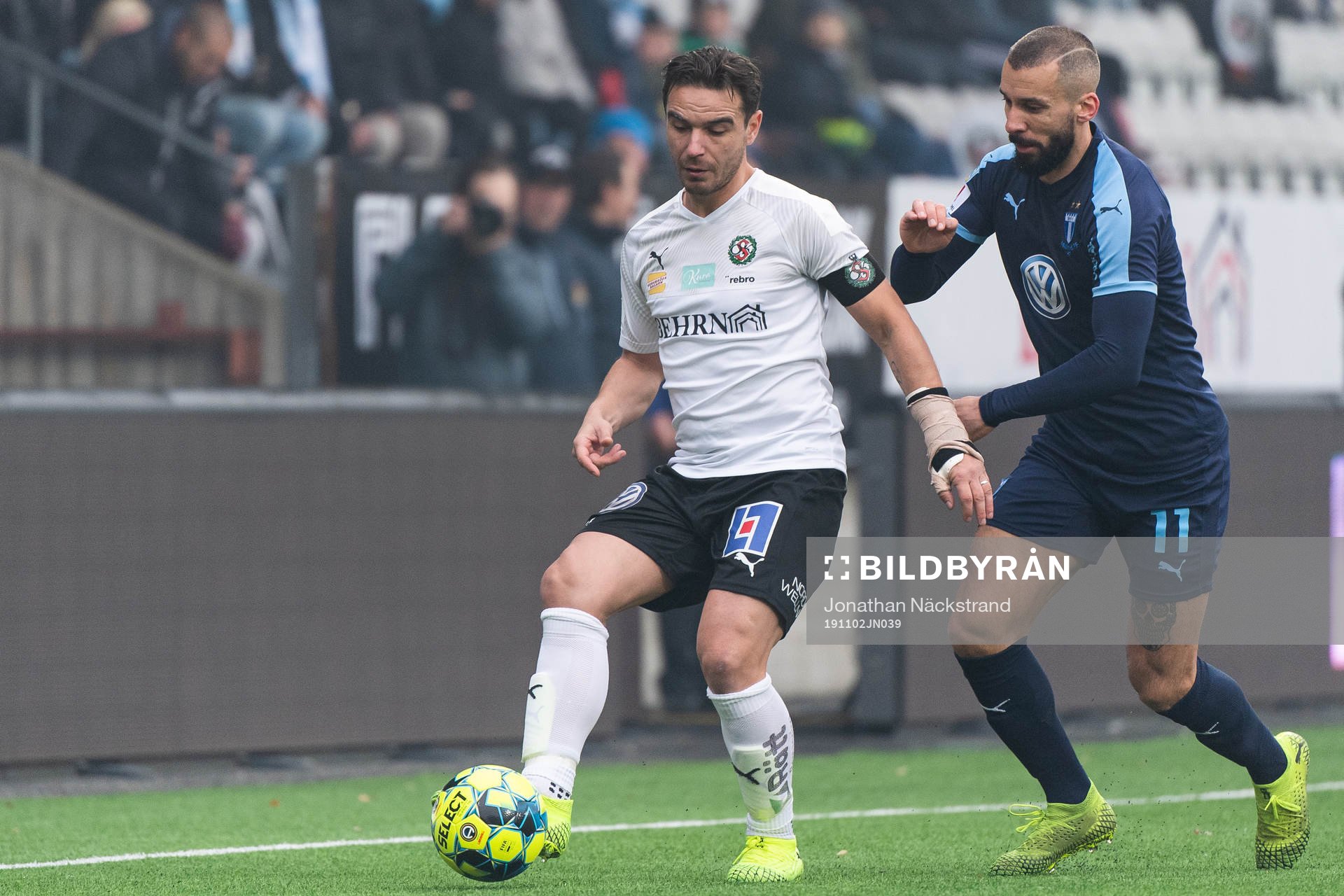 Örebros Nordin Gerzic och Malmö FFs Guillermo Molins