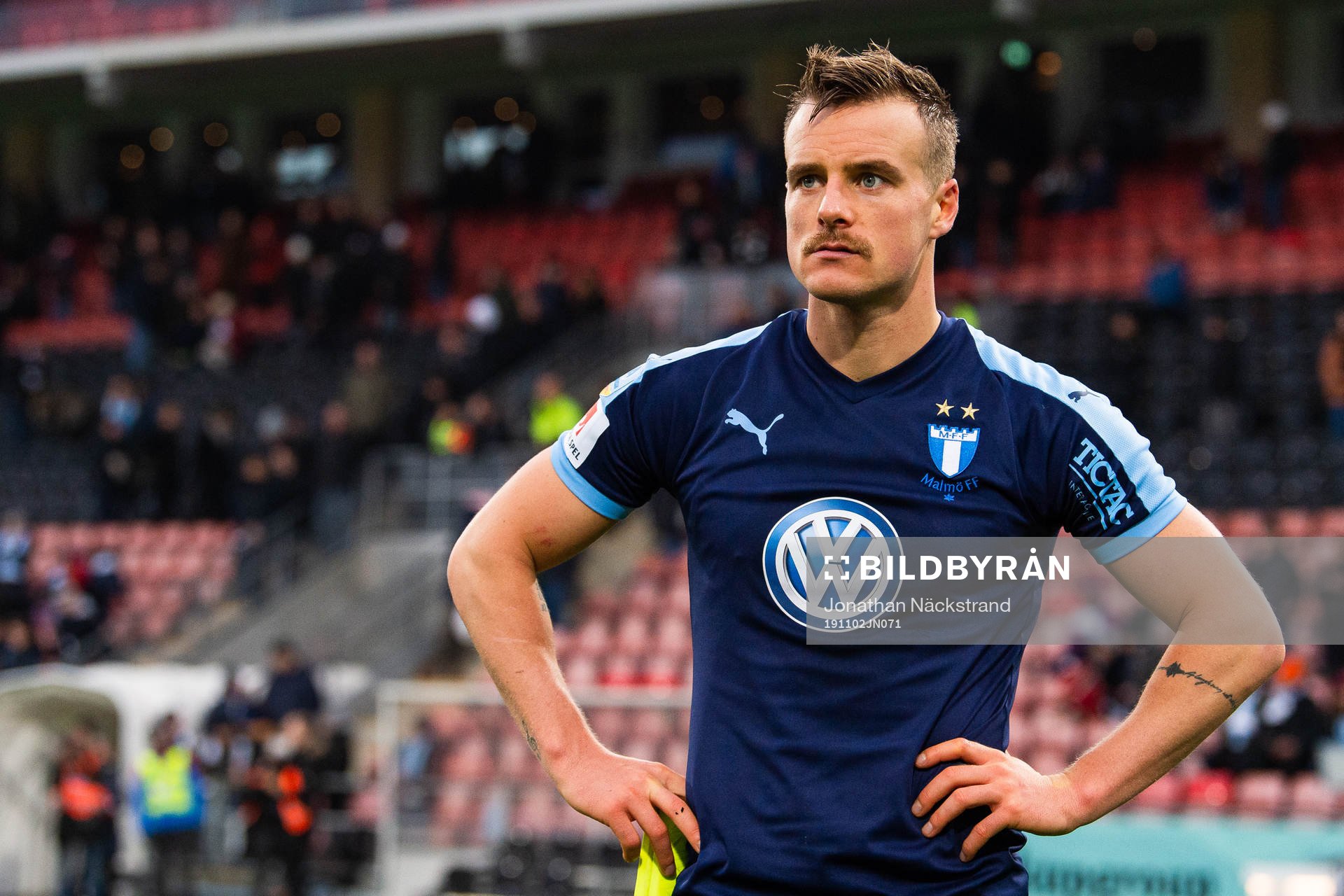 Malmö FFs Eric Larsson deppar