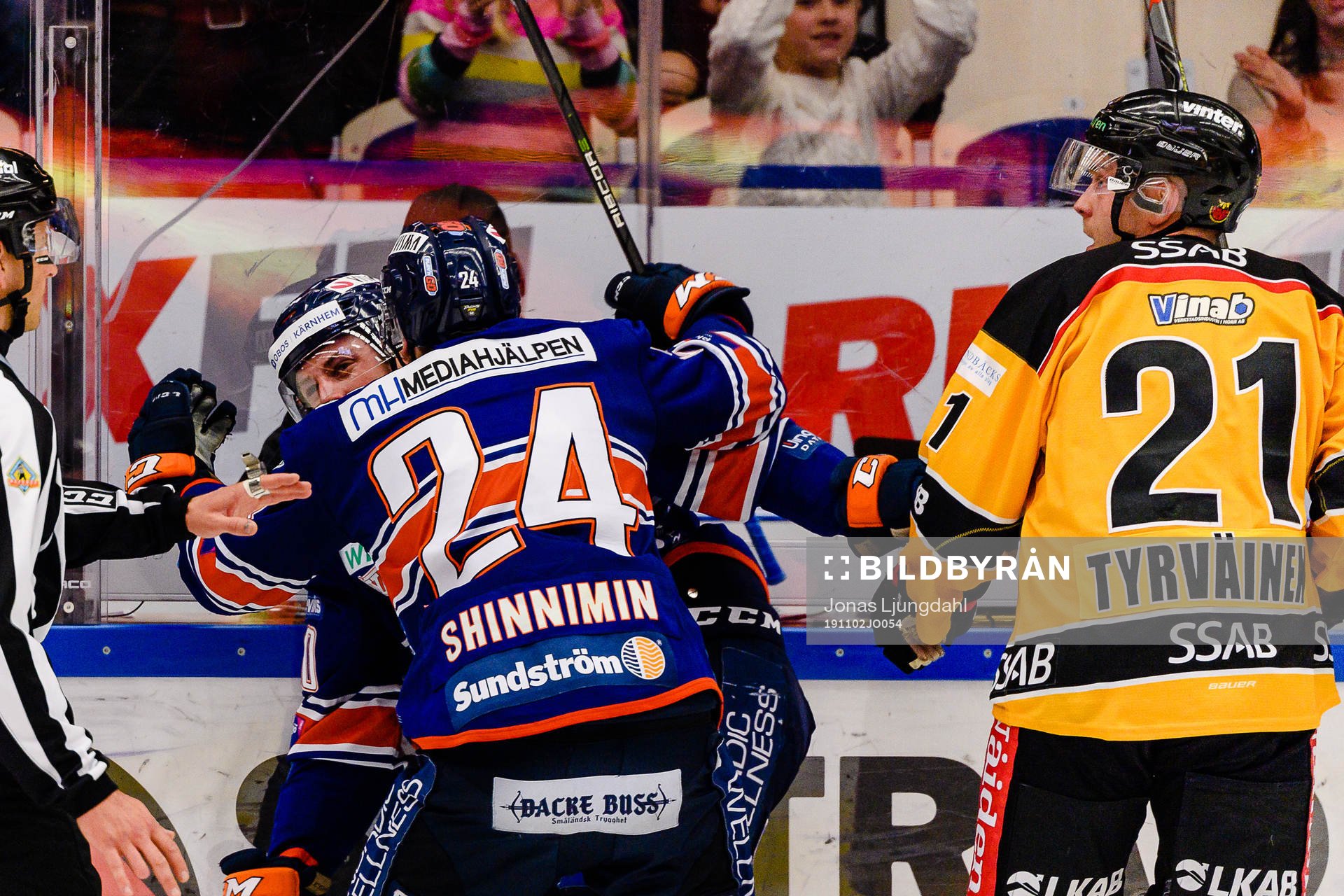 Växjös Erik Josefsson och Brendan Shinnimin jublar