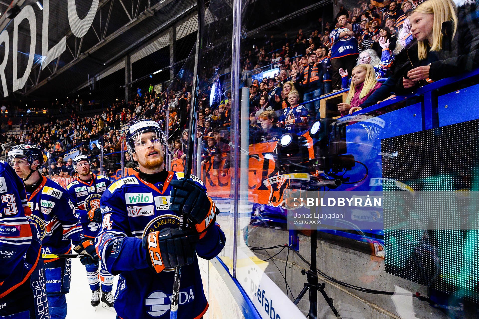 Växjös Brendan Shinnimin jublar framför fansen