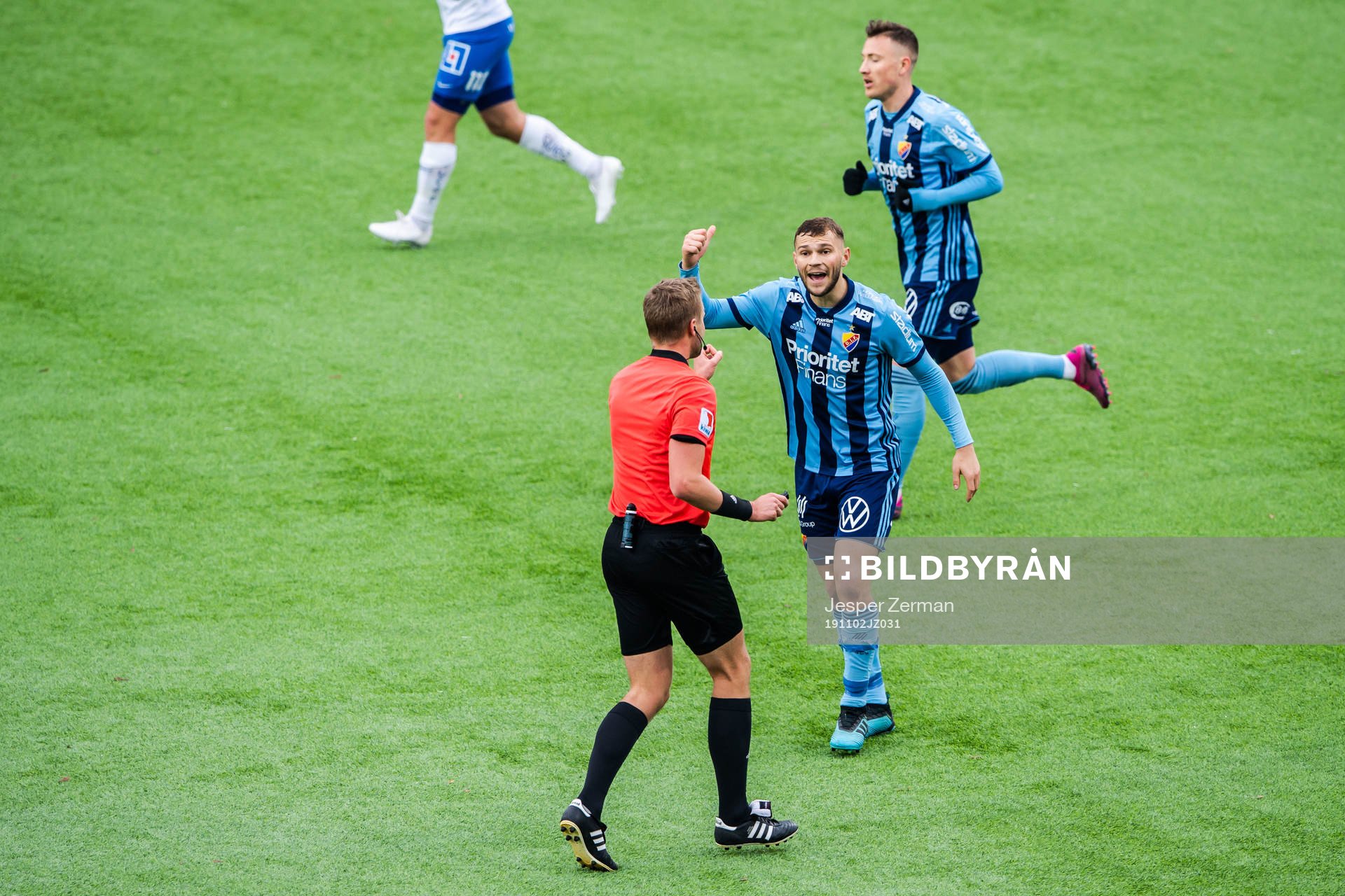 Djurgårdens Jesper Karlström reagerar på domare Glenn