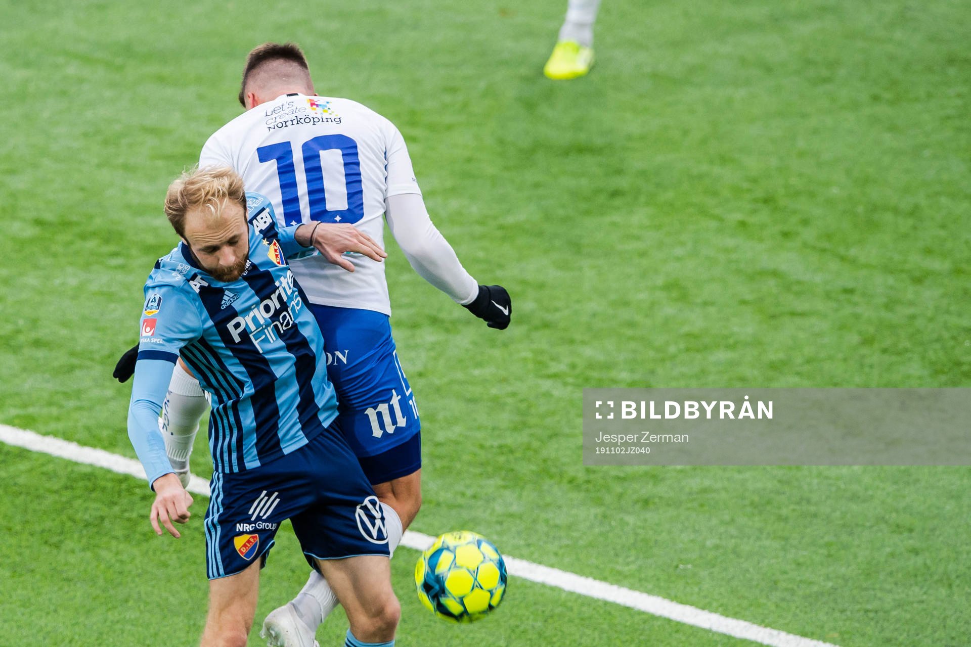 Djurgårdens Curtis Edwards och IFK Norrköpings Simon
