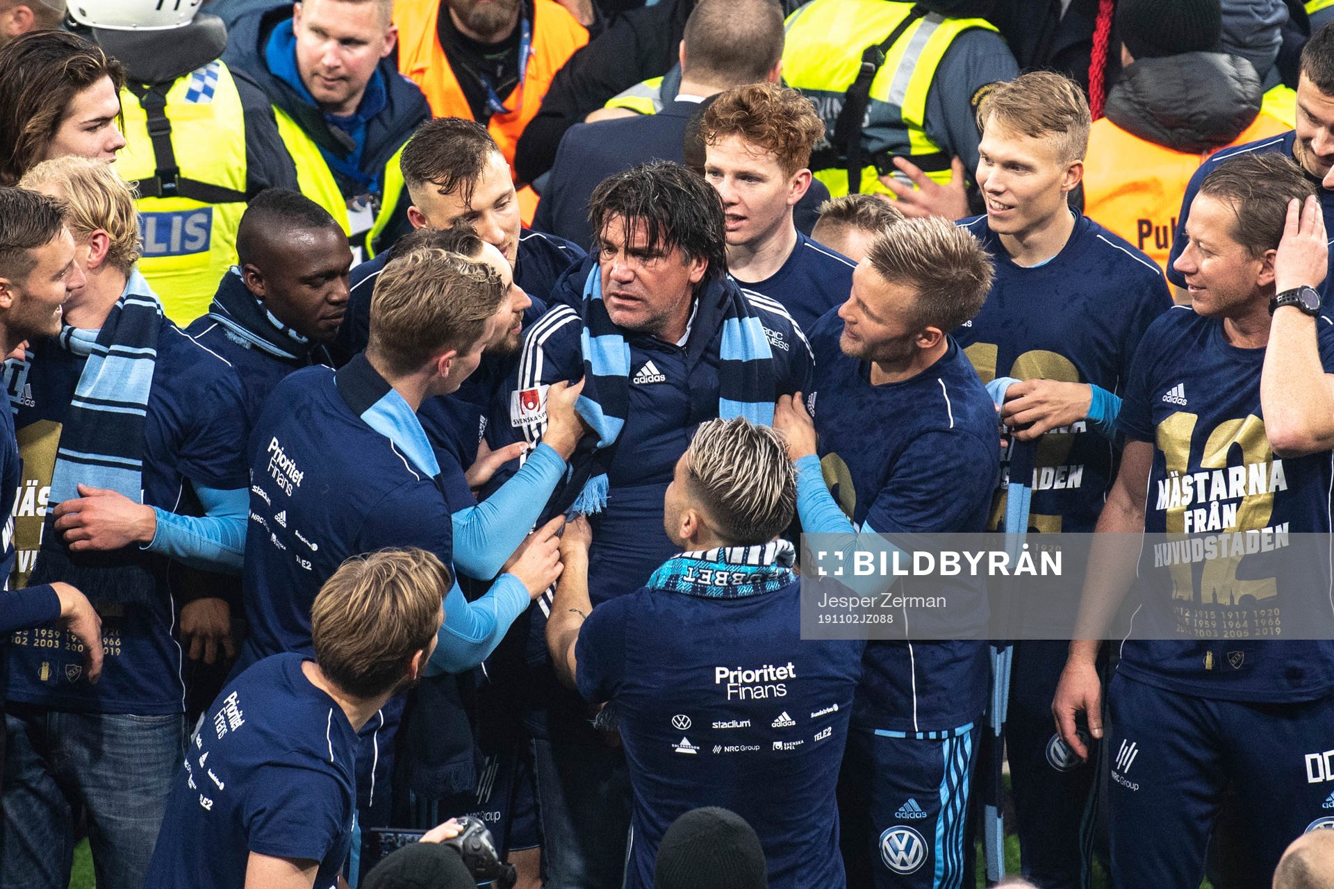 Djurgårdens sportchef Bosse Andersson får hjälp av