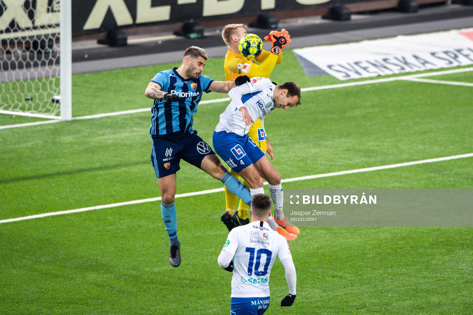 Djurgårdens Astrit Ajdarevic mot IFK Norrköpings Lars